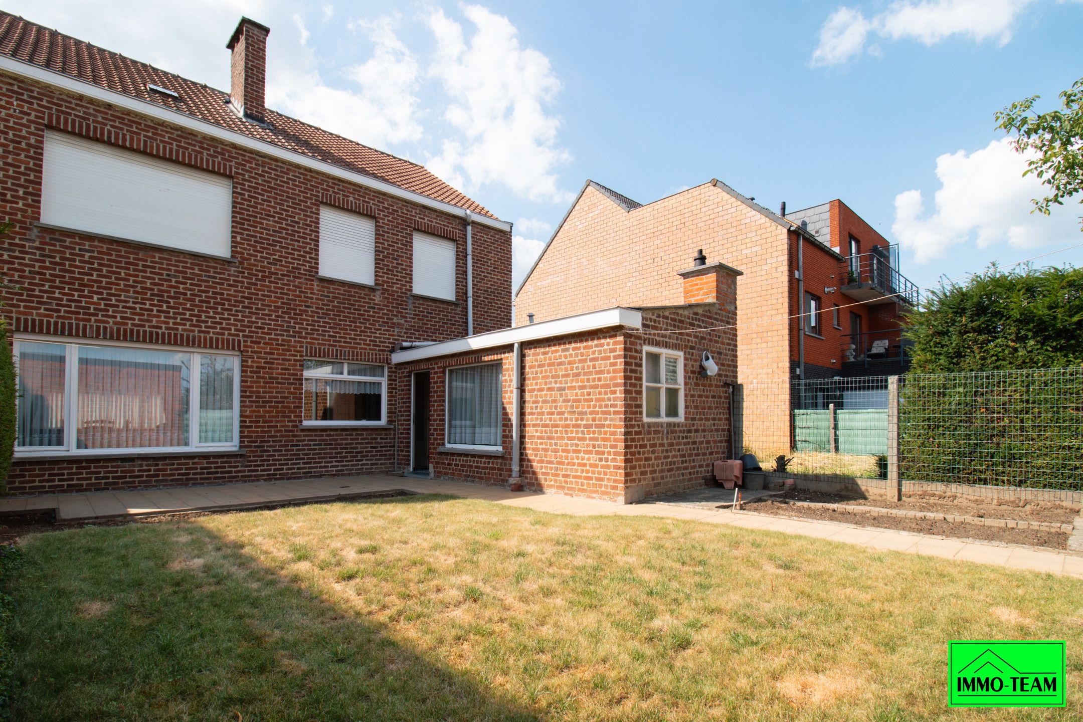 Solide op te frissen 2-gevelwoning met 4 slaapkamers foto 10