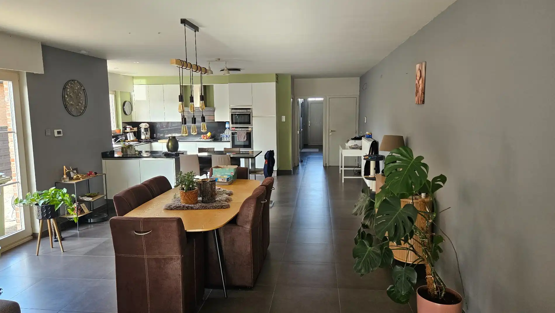 Uiterst ruime woning met 3 slk, 2 garages en tuin foto 4