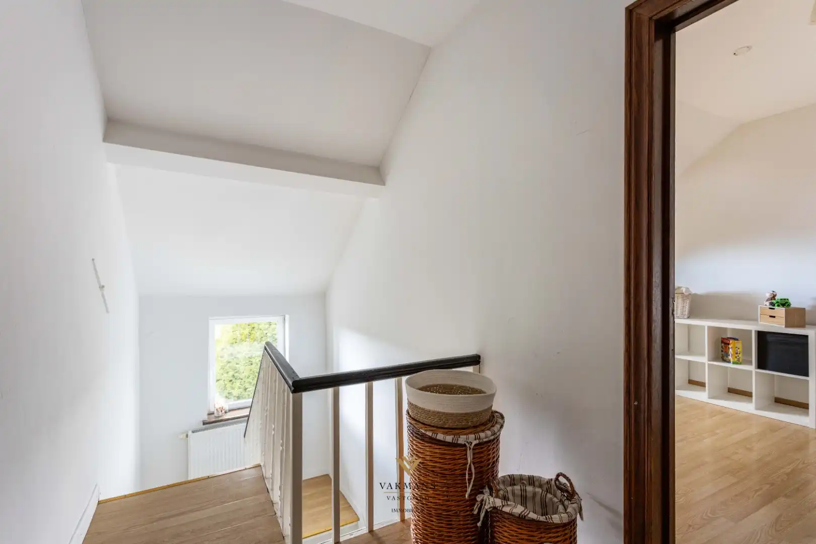 Ruime gezinswoning met 4 slaapkamers, tuin en eigen parkeerplaats. foto 20