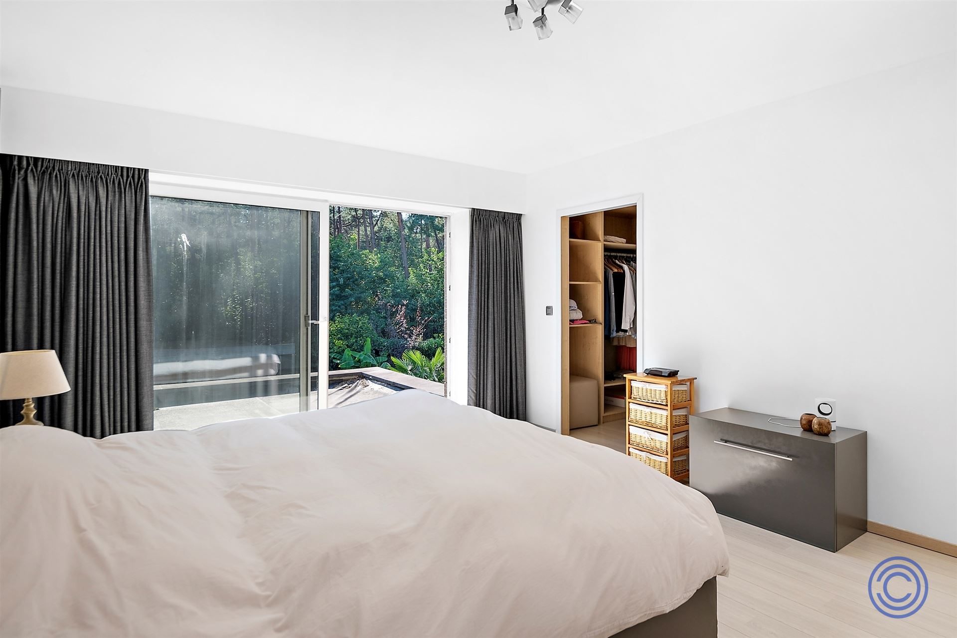 Magazijn ca. 466m² + luxueuze woning ca. 367m²! foto 9
