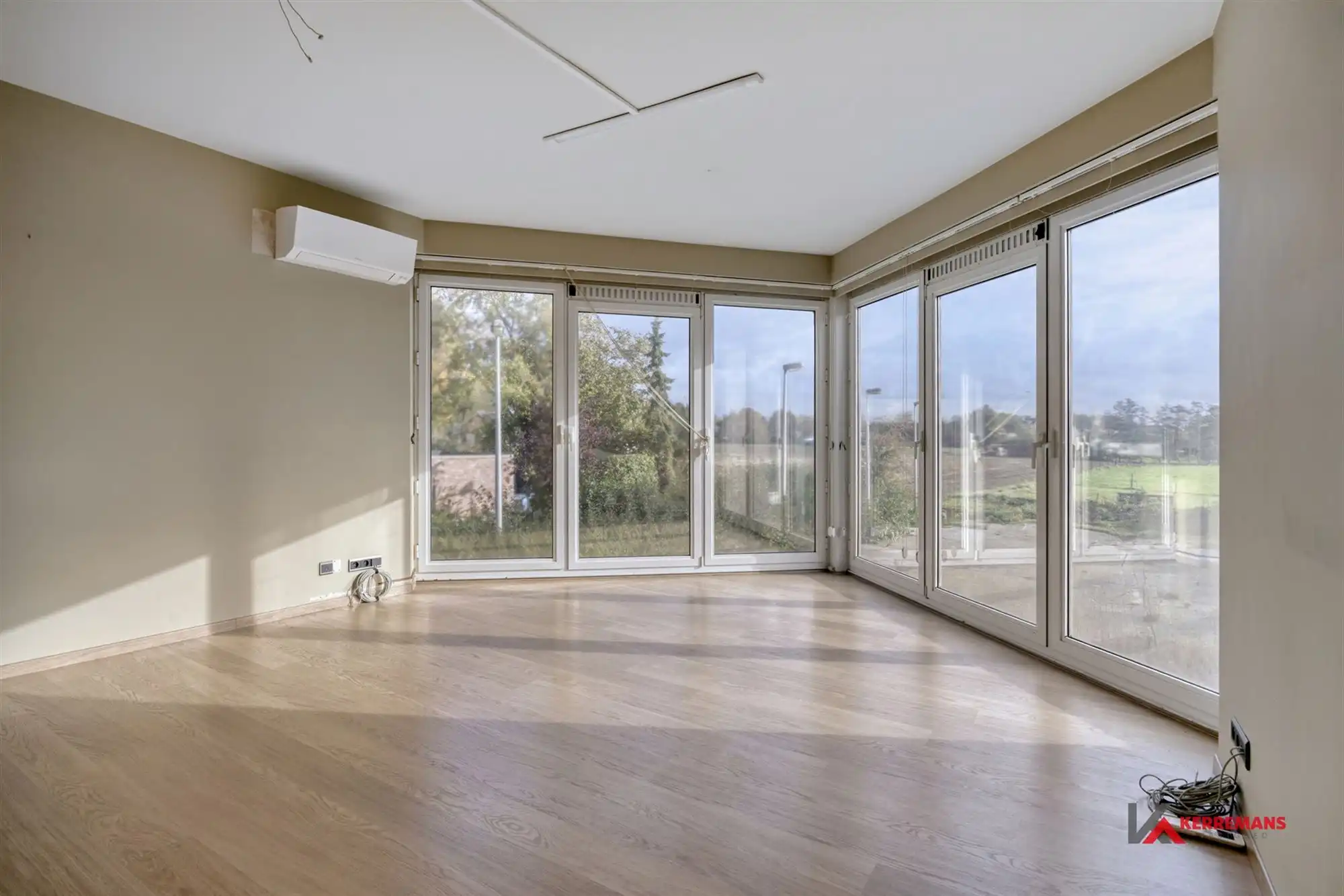 Kantoorgebouw. foto 10