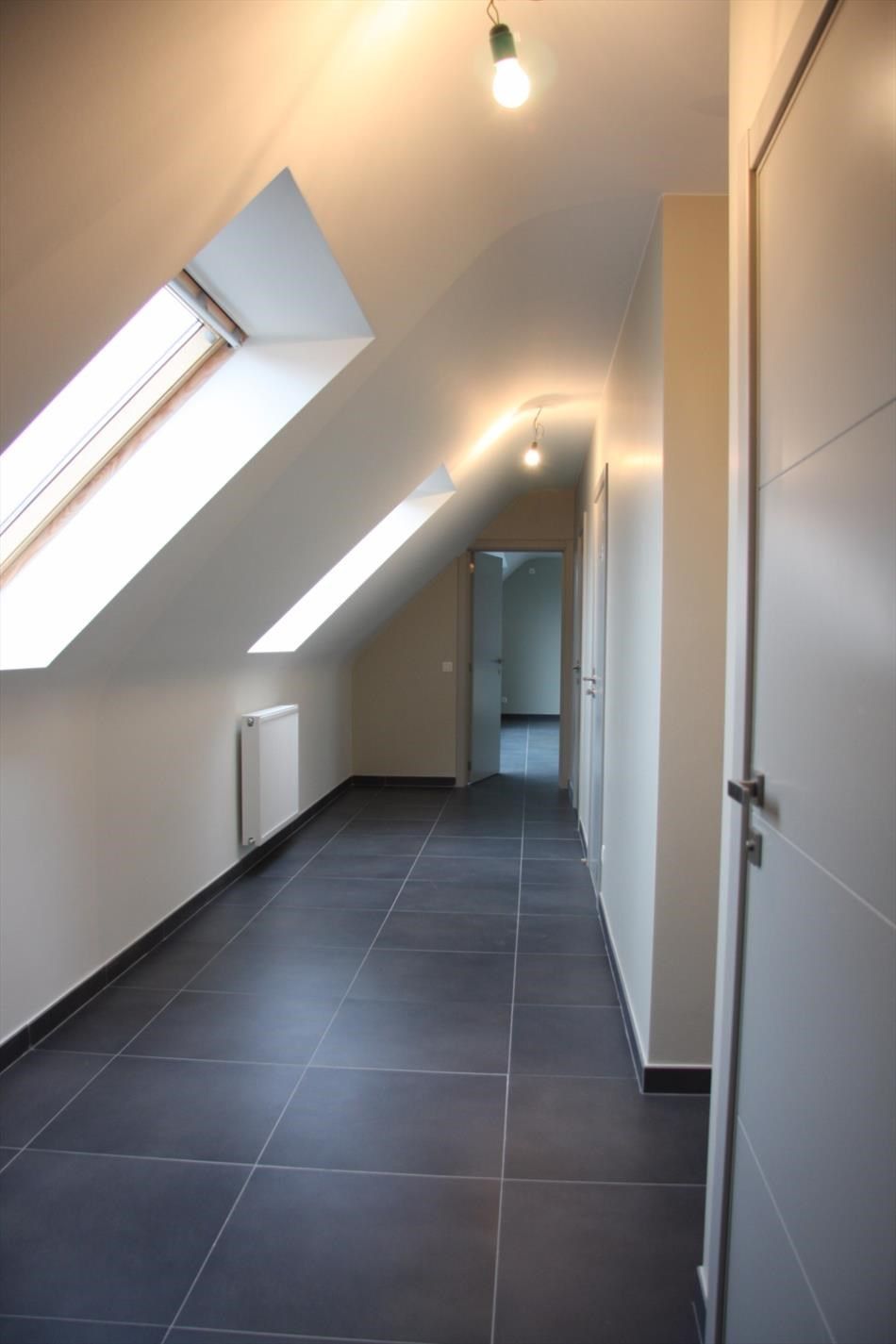 Mooi afgewerkt, ruim duplex-appartement (3 slks) met groot terras te Lierde foto 2
