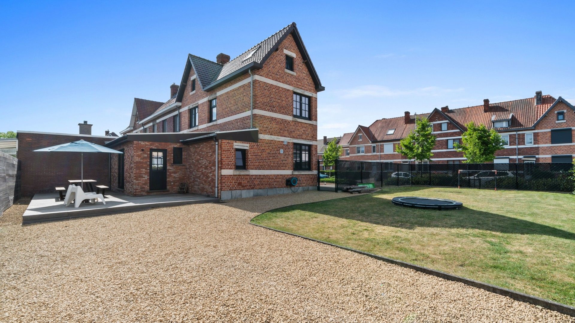 Instapklare en energiezuinige woning met 4 slpkrs in Genk foto 3