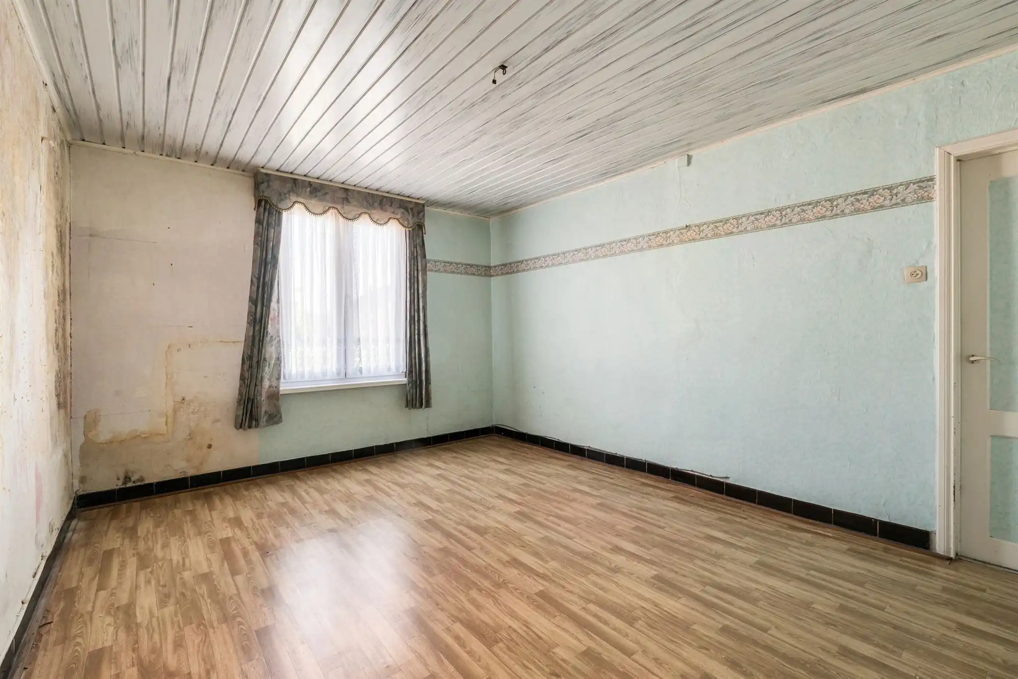 Woning met verrassend grote tuin, te renoveren foto 11