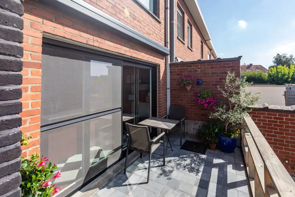 Vernieuwde woning met praktijk in de Arendswijk foto 28