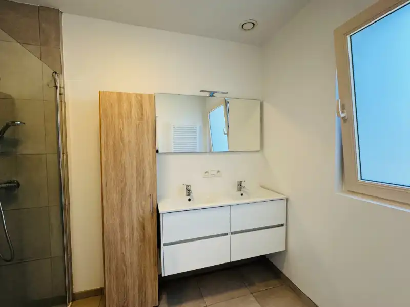 Recent appartement op de eerste verdieping met 1 slaapkamer, terras en garage foto 9