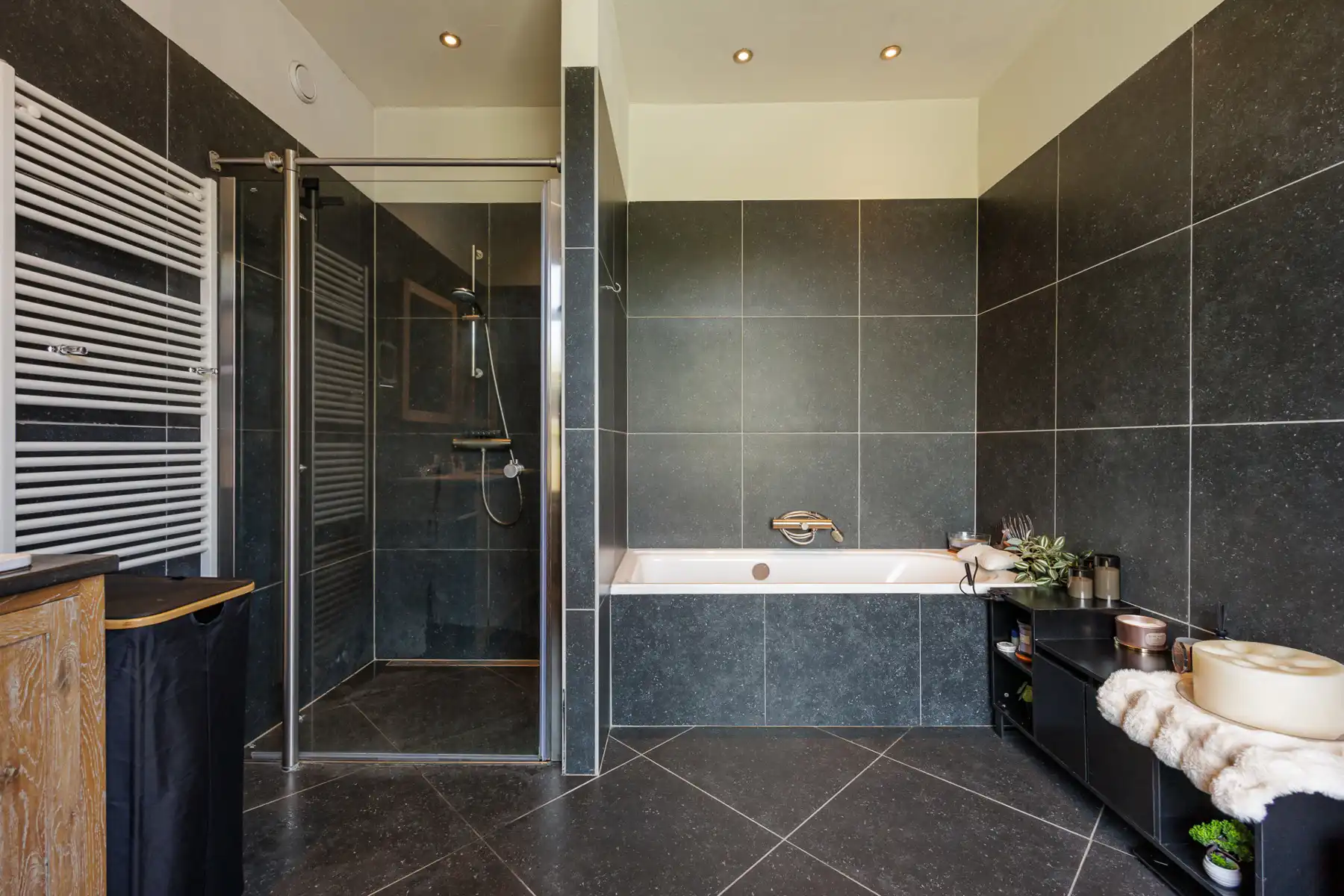 Ruime gezinswoning met 4 slaapkamers op een perceel van 610m². foto 20