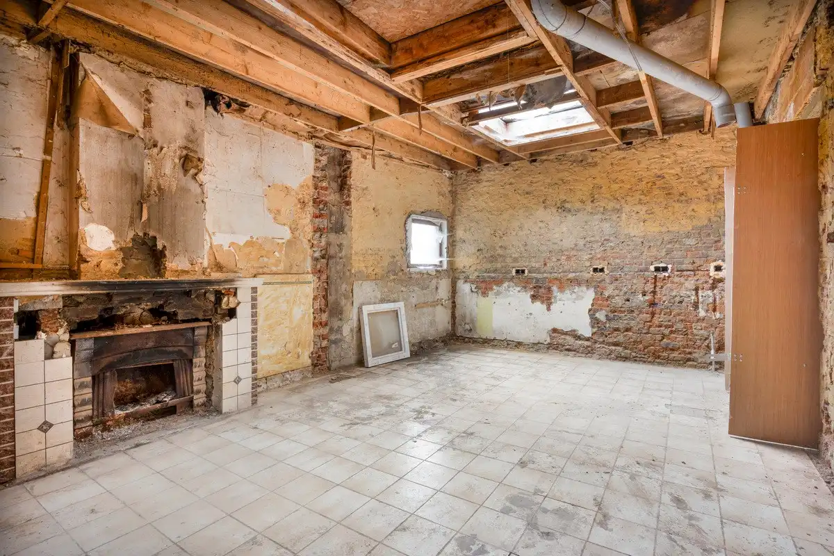 OPTIE        Te renoveren stadswoning foto 8