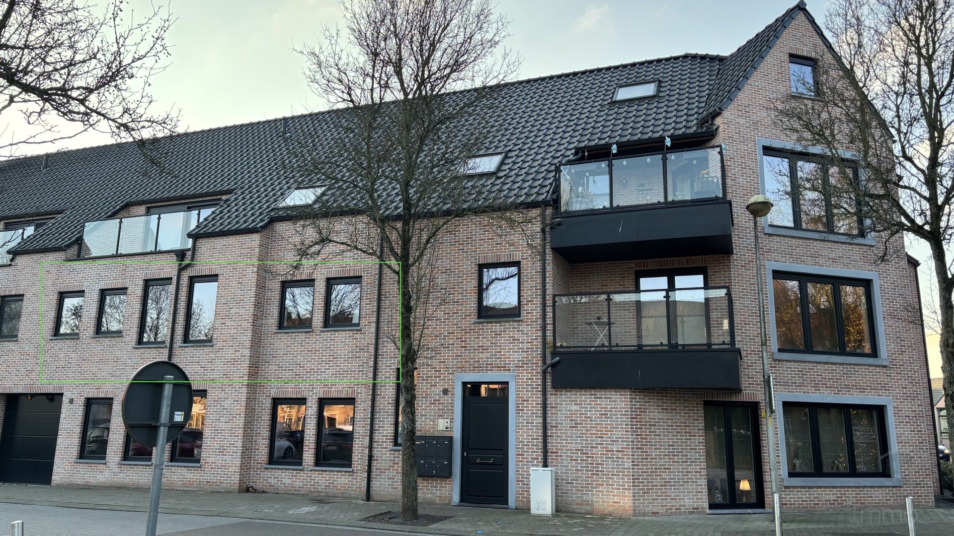 Ruim appartement met terras en garagebox foto {{pictureIndex}}