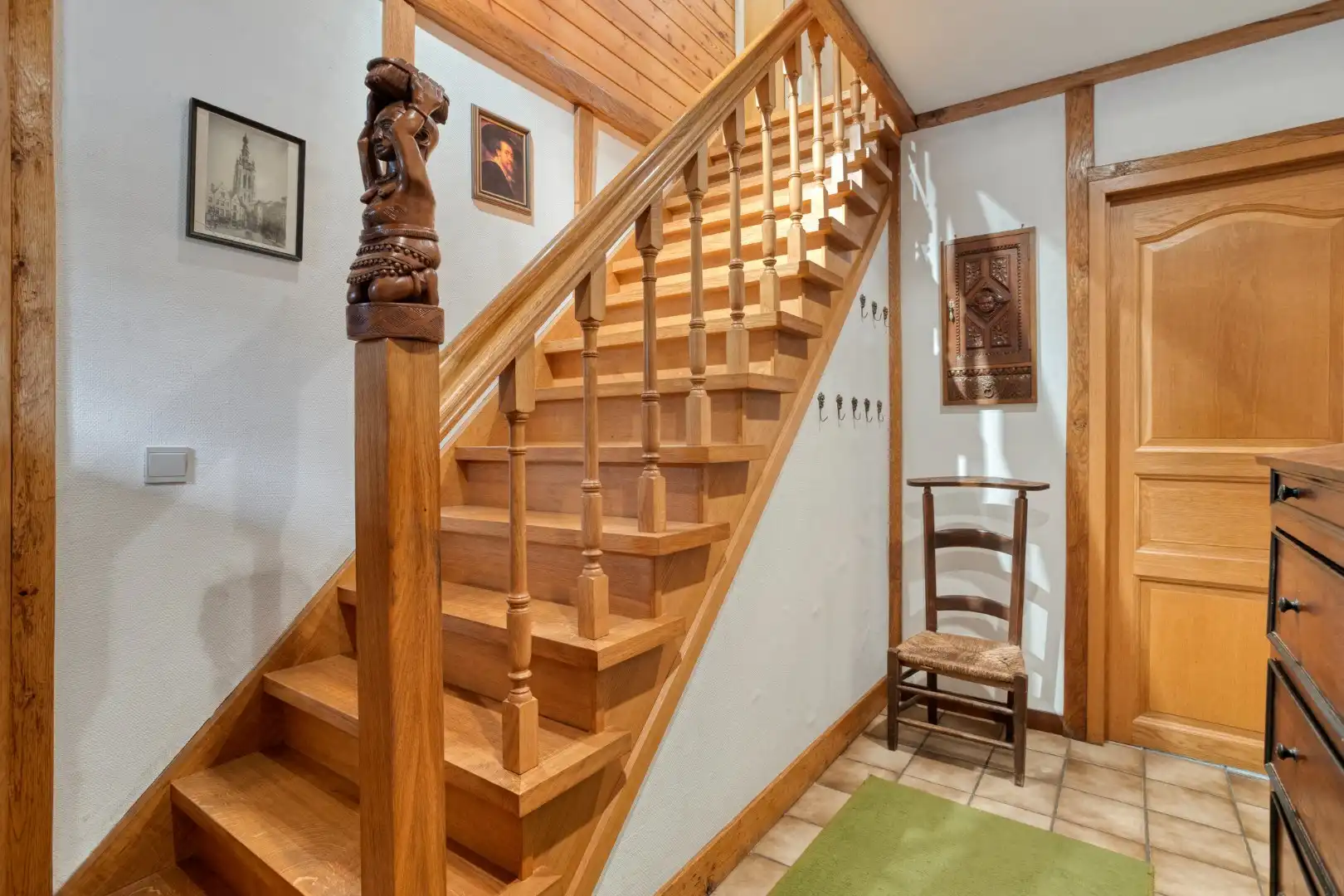 Alleenstaande woning met 2 slaapkamers, garage en grote tuin - verscholen in het groen. foto 13