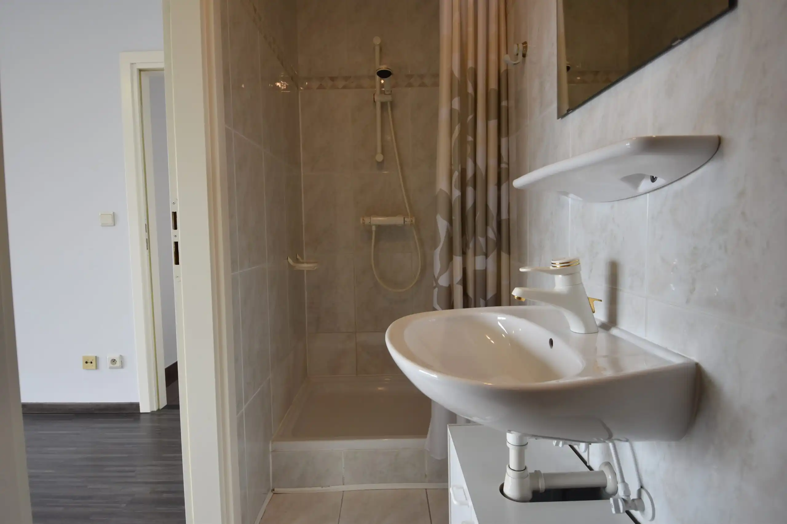 Ruim, lichtrijk en instapklaar appartement met 3 slaapkamers, terras én uitgebreide parkeermogelijkheden foto 5