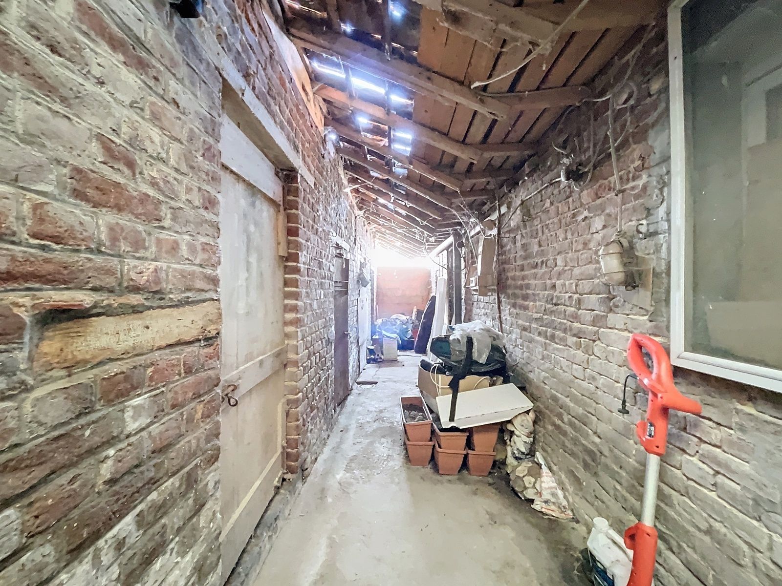 Authentieke hoeve met 8 kamers en tuin - deels gerenoveerd. foto 24