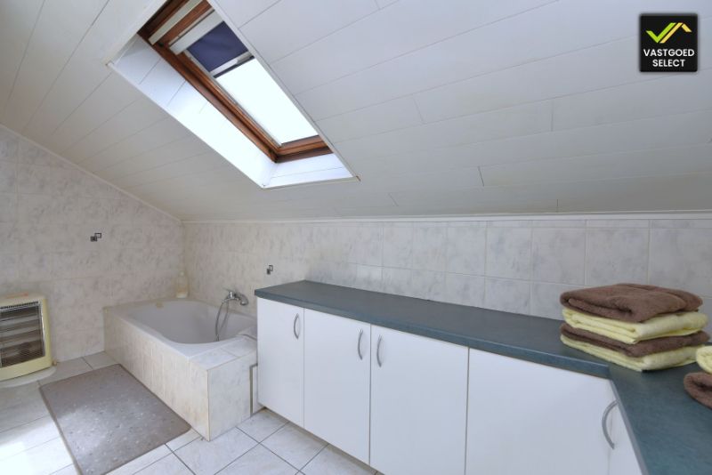 Vastgoed Select: Authentieke hoeve op 15.601 m² te koop in Damme - unieke ligging aan Damme Golf foto 17