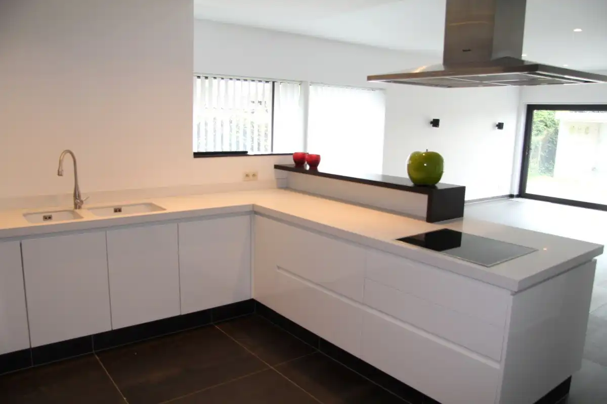 Moderne en ruime woning met 3 slk, terras en tuin  foto 5