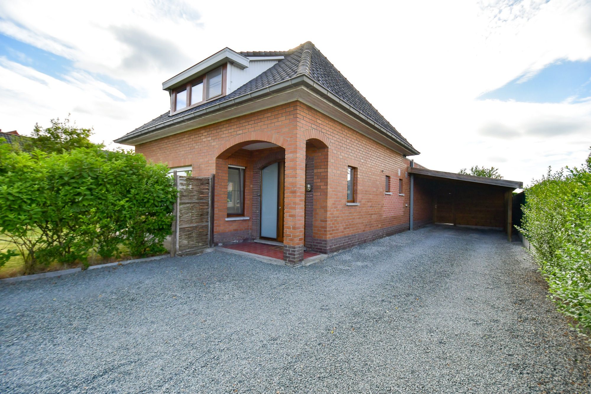 Trendy vernieuwde woning met uitbouw en grote tuin op uiterst rustige, doch centrale ligging. foto 30