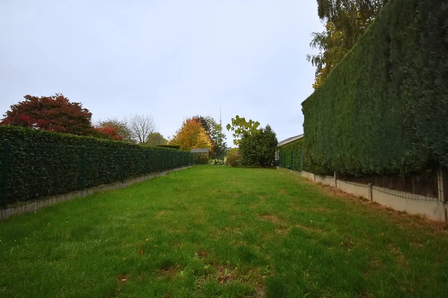 ruime bel-étagewoning met 3 slaapkamers, garage en tuin in het centrum van Sint-Pieters-Leeuw foto 2