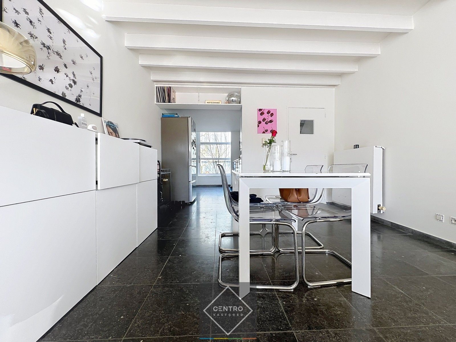 Gelijkvloerse kantoor/praktijkruimte én triplex appartement (met aparte toegangen) op het Kerkplein van Rumbeke! foto 4