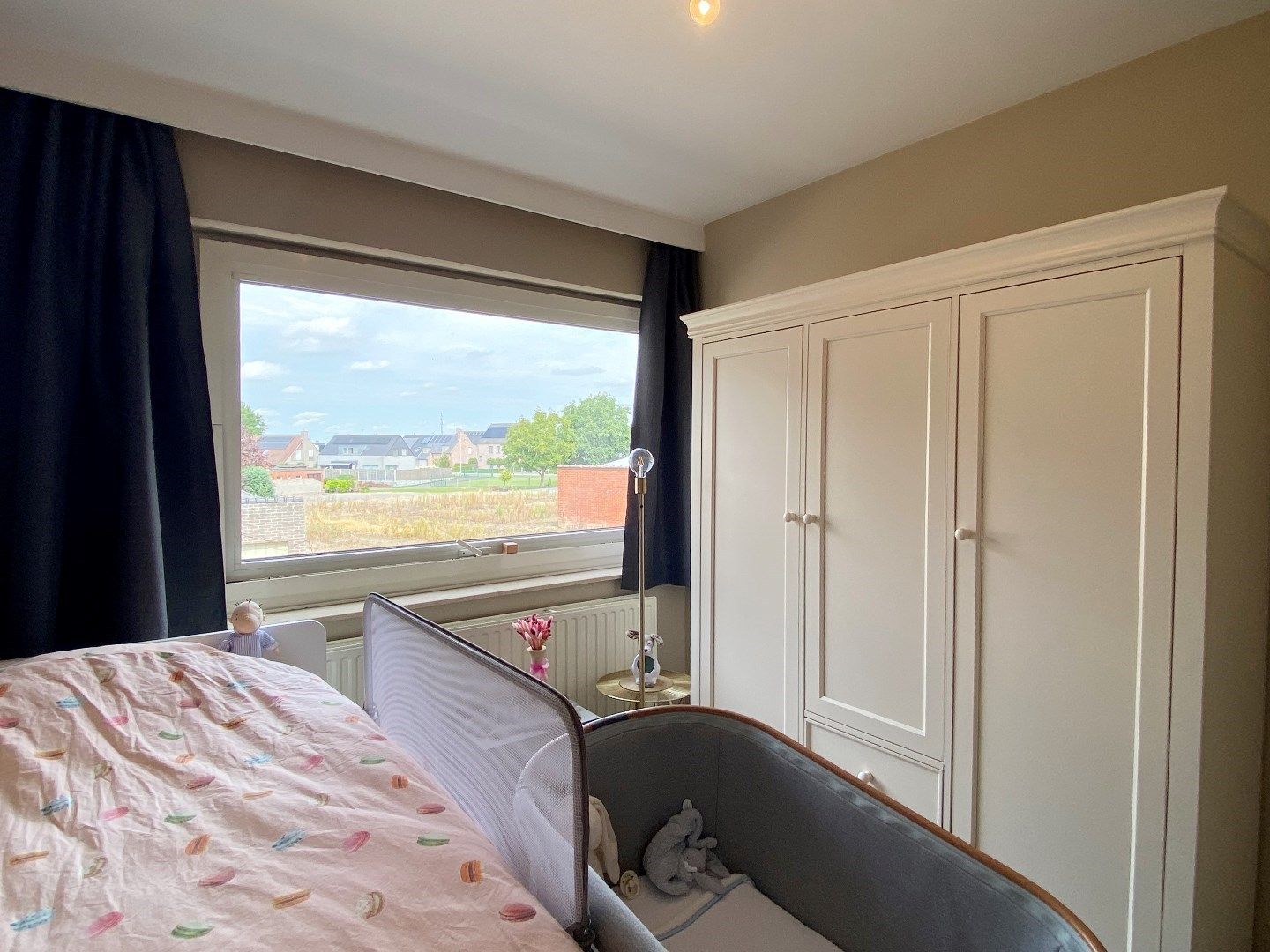 RUIM EN LICHTRIJK APPARTEMENT MET 3 SLAAPKAMERS EN GARAGE IN HARTJE PITTEM foto 8