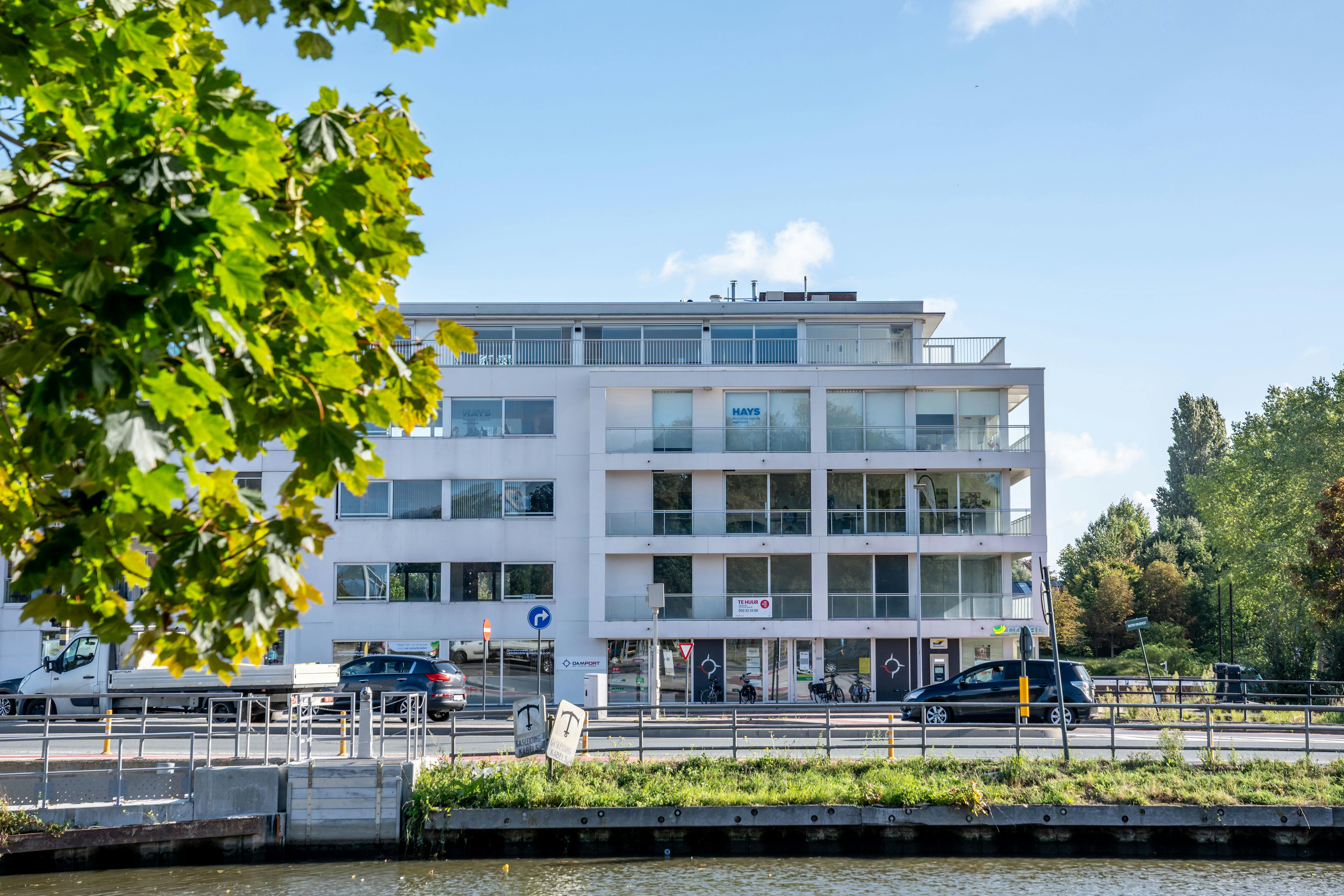 Luxueus penthouse appartement (215m² + 120m² terras) te Brugge  foto {{pictureIndex}}