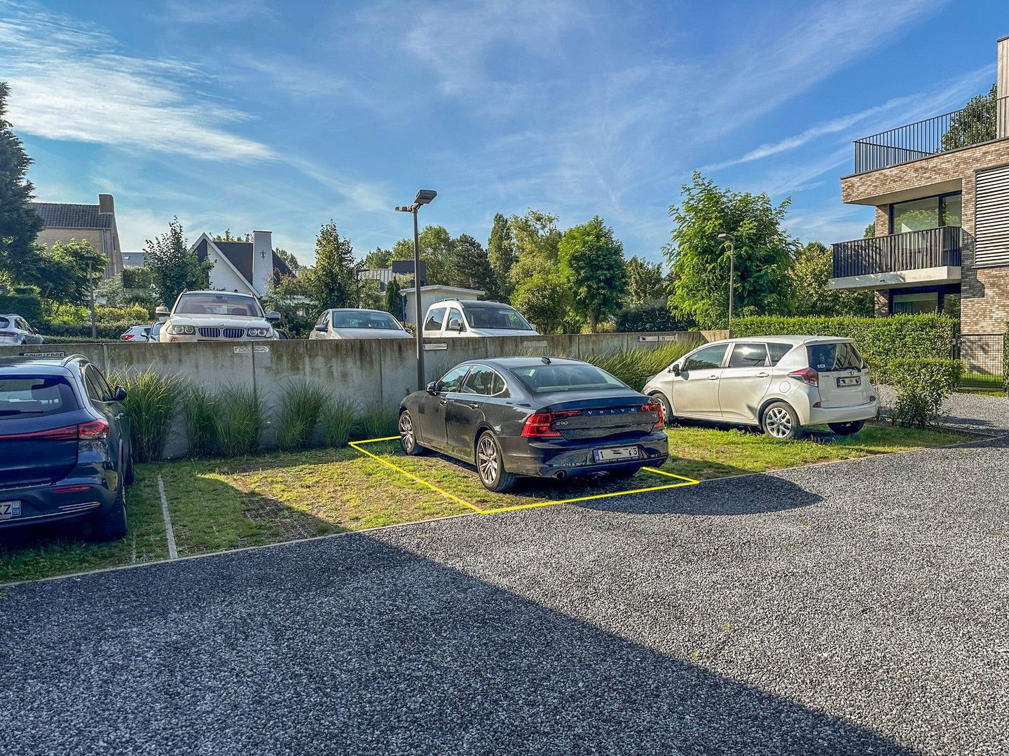 Instapklare assistentiewoning met tuintje en private parking. foto 12