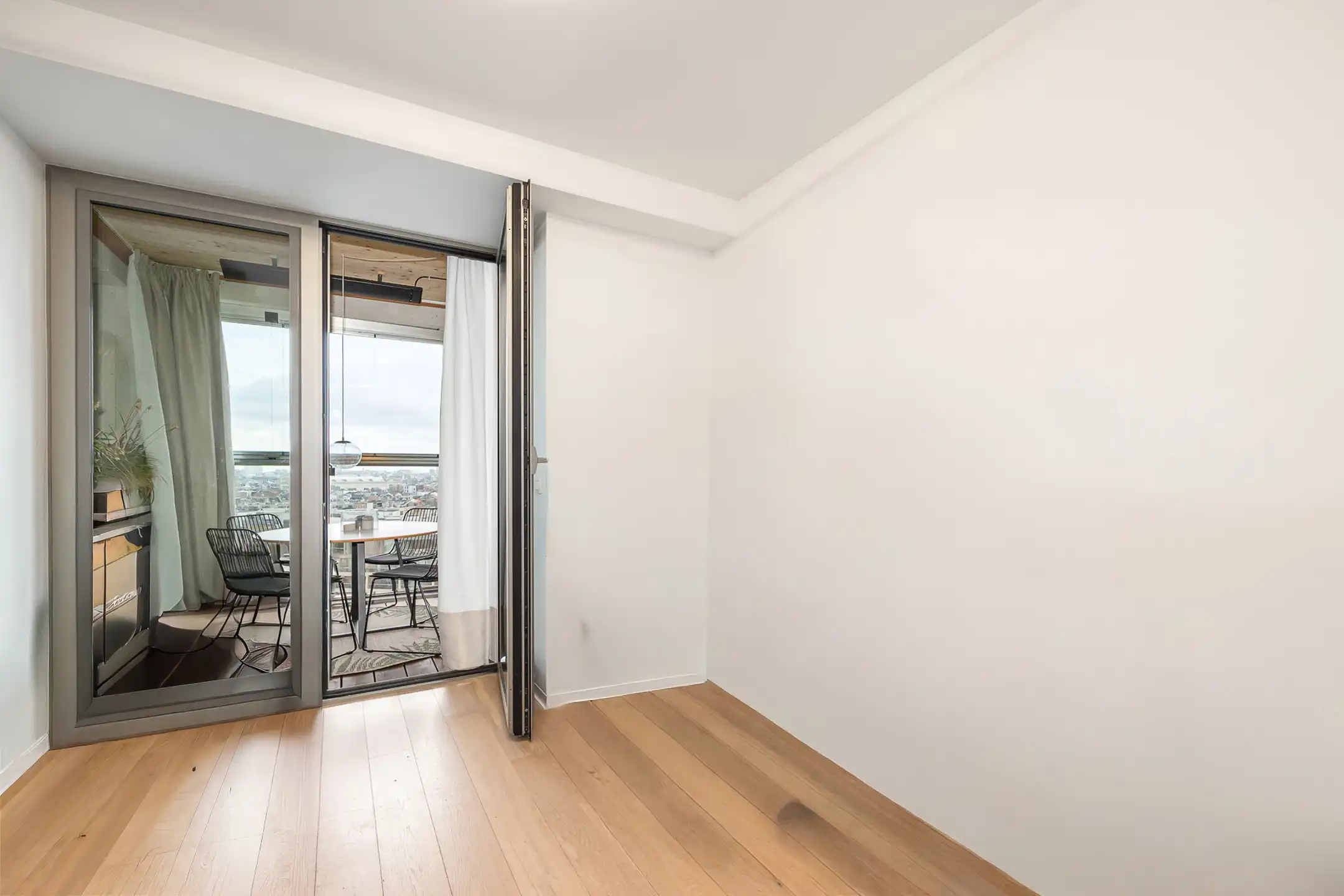 ANTWERPEN NIEUW-ZUID - Prachtig 2- slk appartement met panoramisch zicht op het Zuidpark foto 10