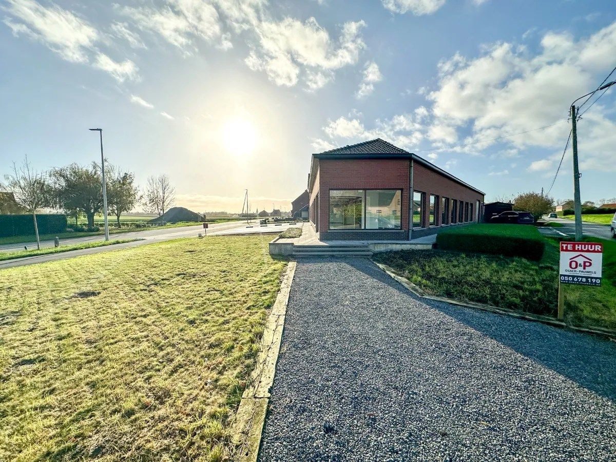 Handelsruimte/kantoor (met atelier, opslag en parking) + woning met tuin en garage, Kortemark foto 5