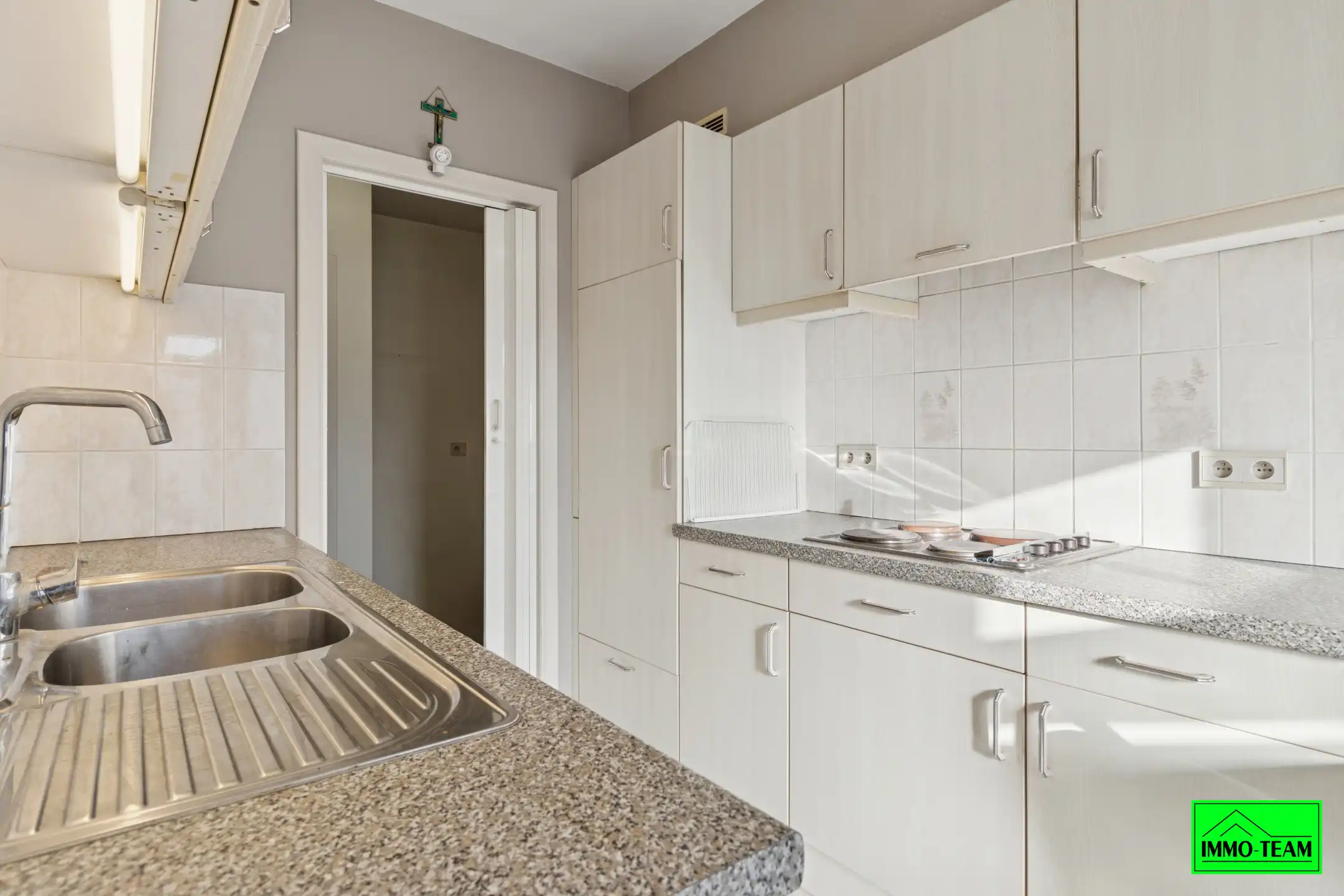 Ruim gelijkvloers appartement met garage foto 7