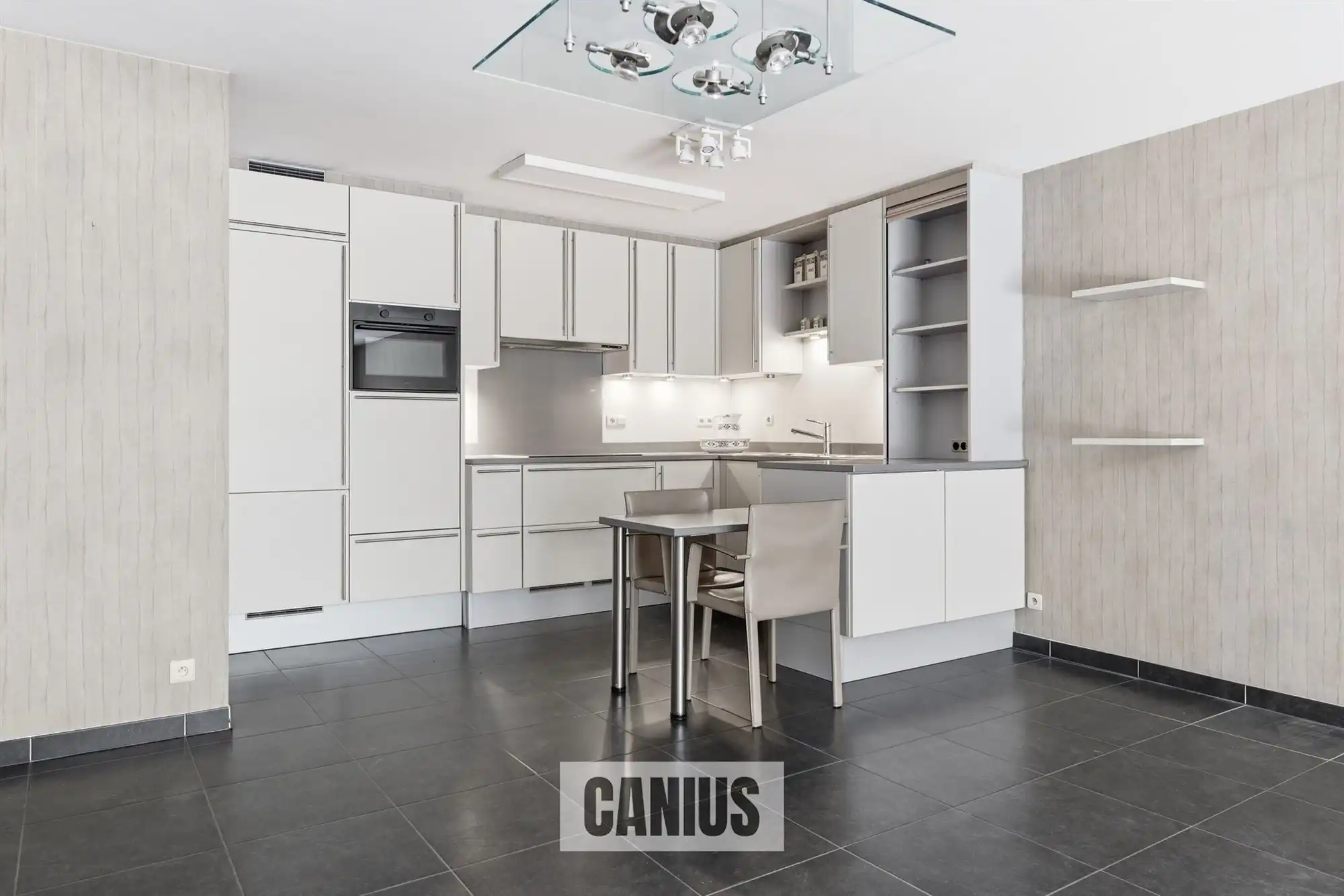 STIJLVOL GELIJKVLOERS APPARTEMENT MET DRIE SLAAPKAMERS foto 21