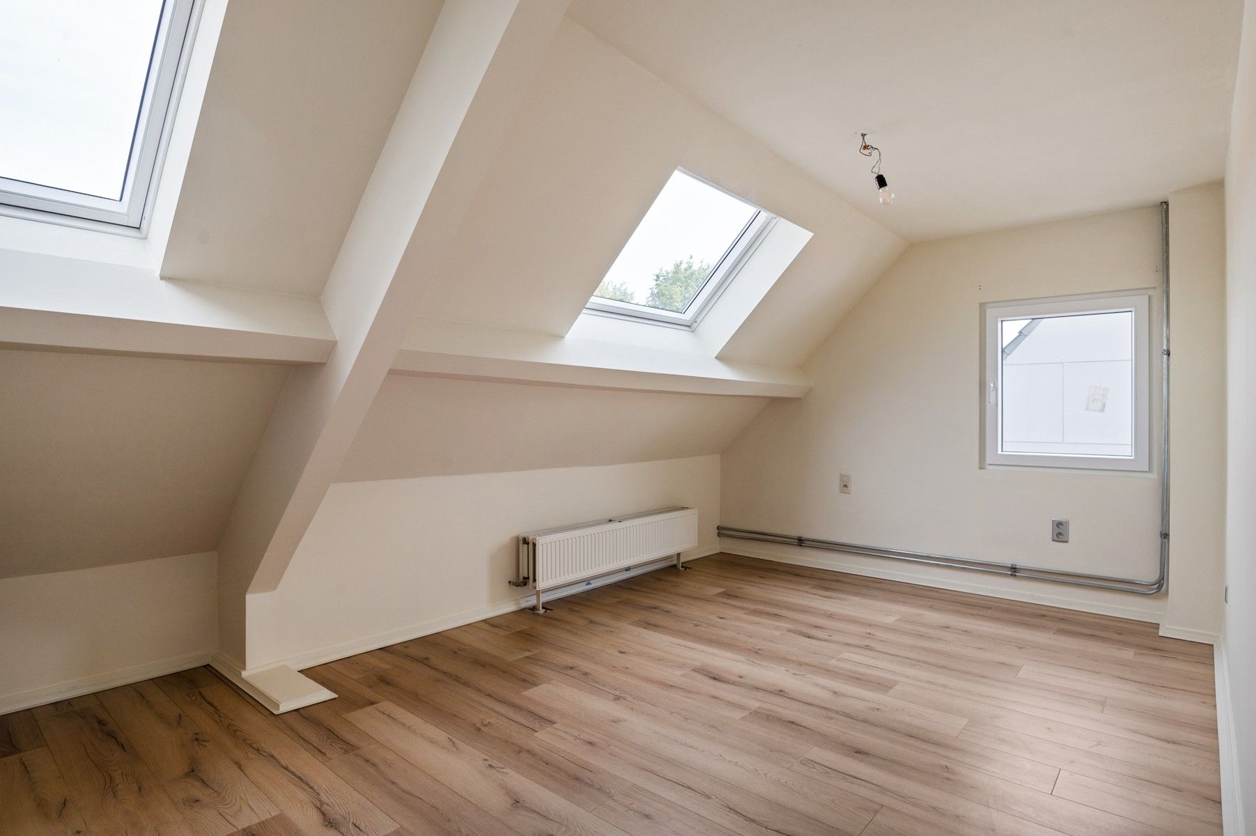 IN OPTIE !! Duplex met tuin in hartje ‘s-Gravenwezel foto 12
