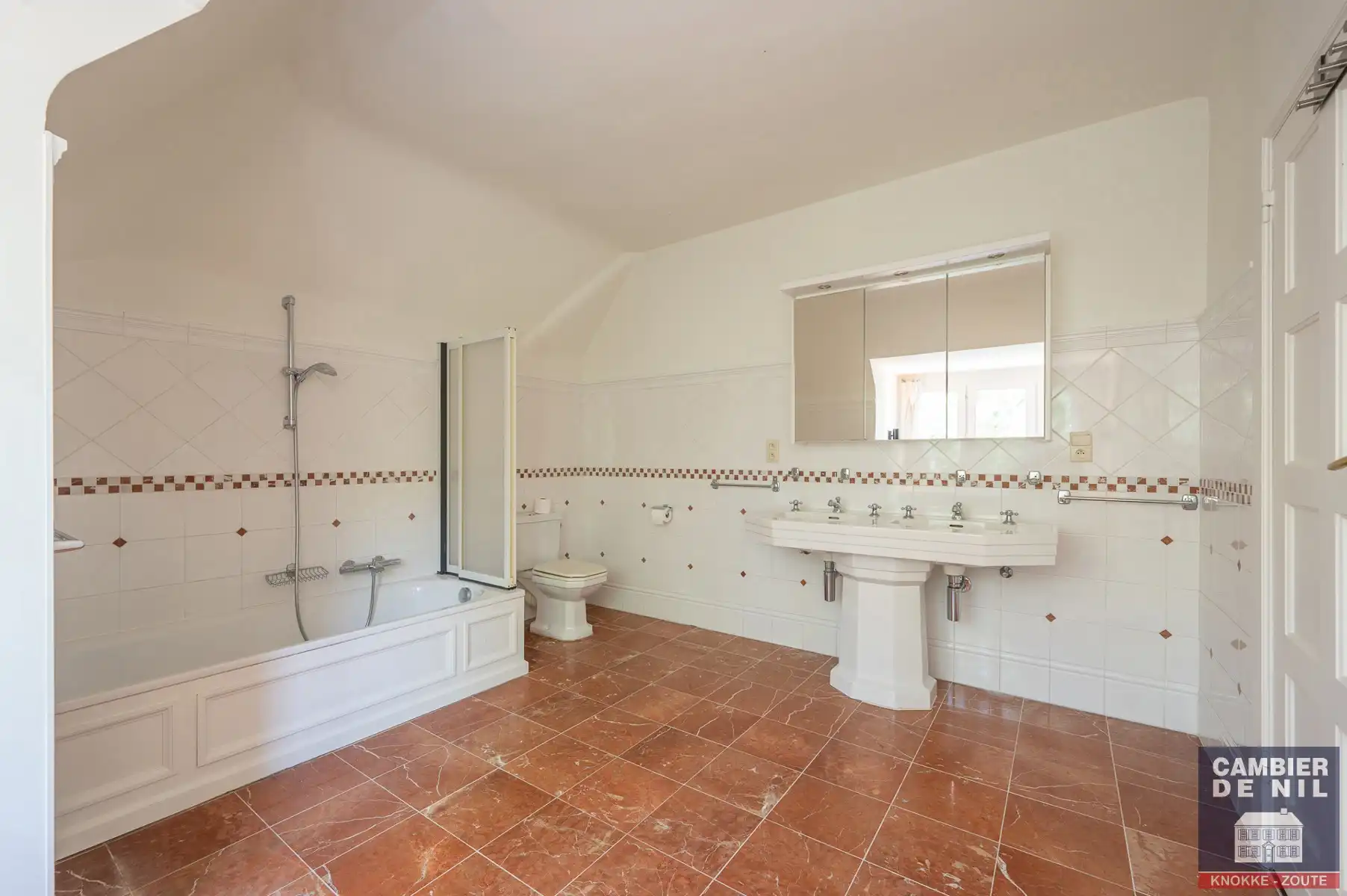 Charmante vrijstaande villa in hartje Zoute foto 18