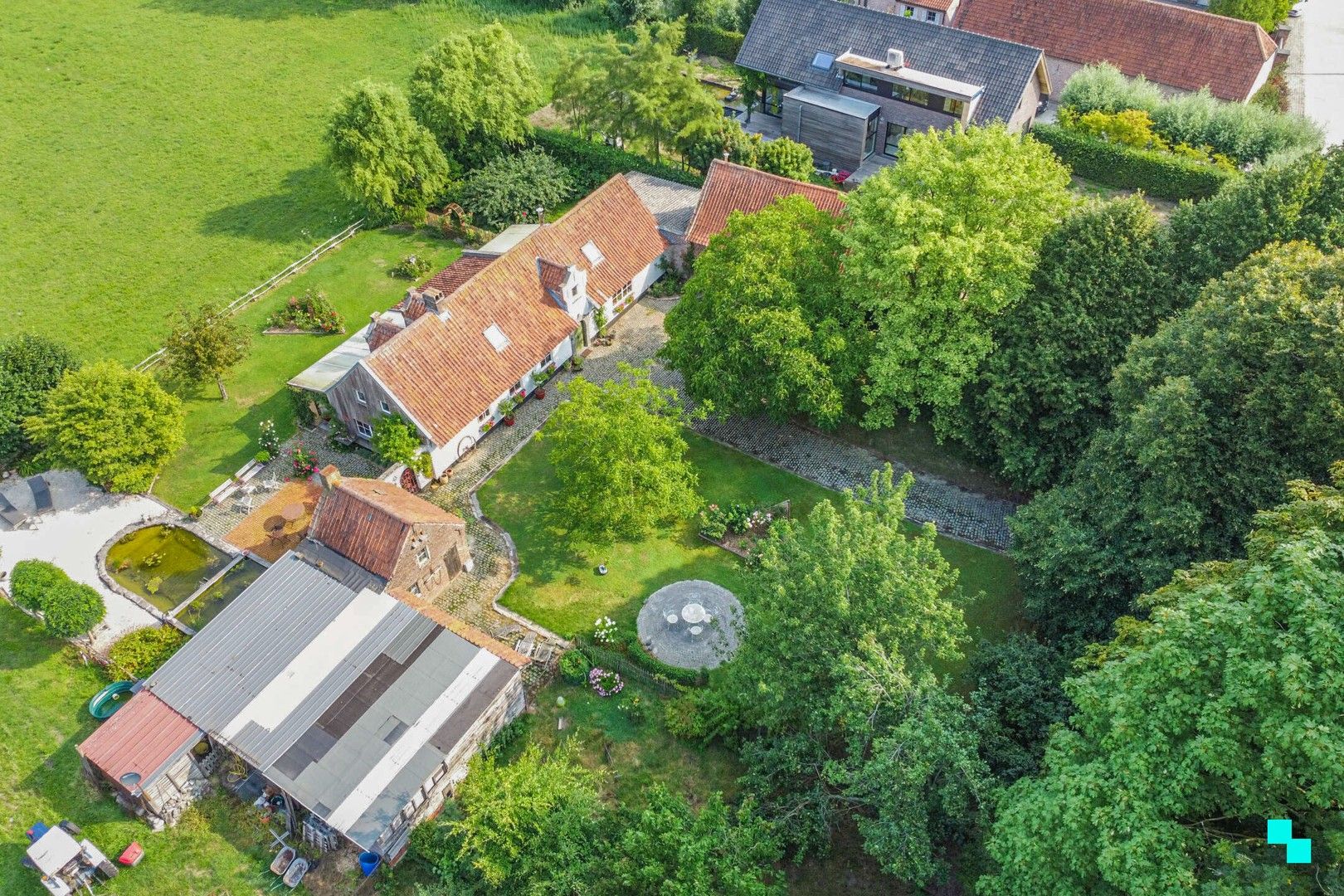 Charmante hoeve in Makkegem foto 32