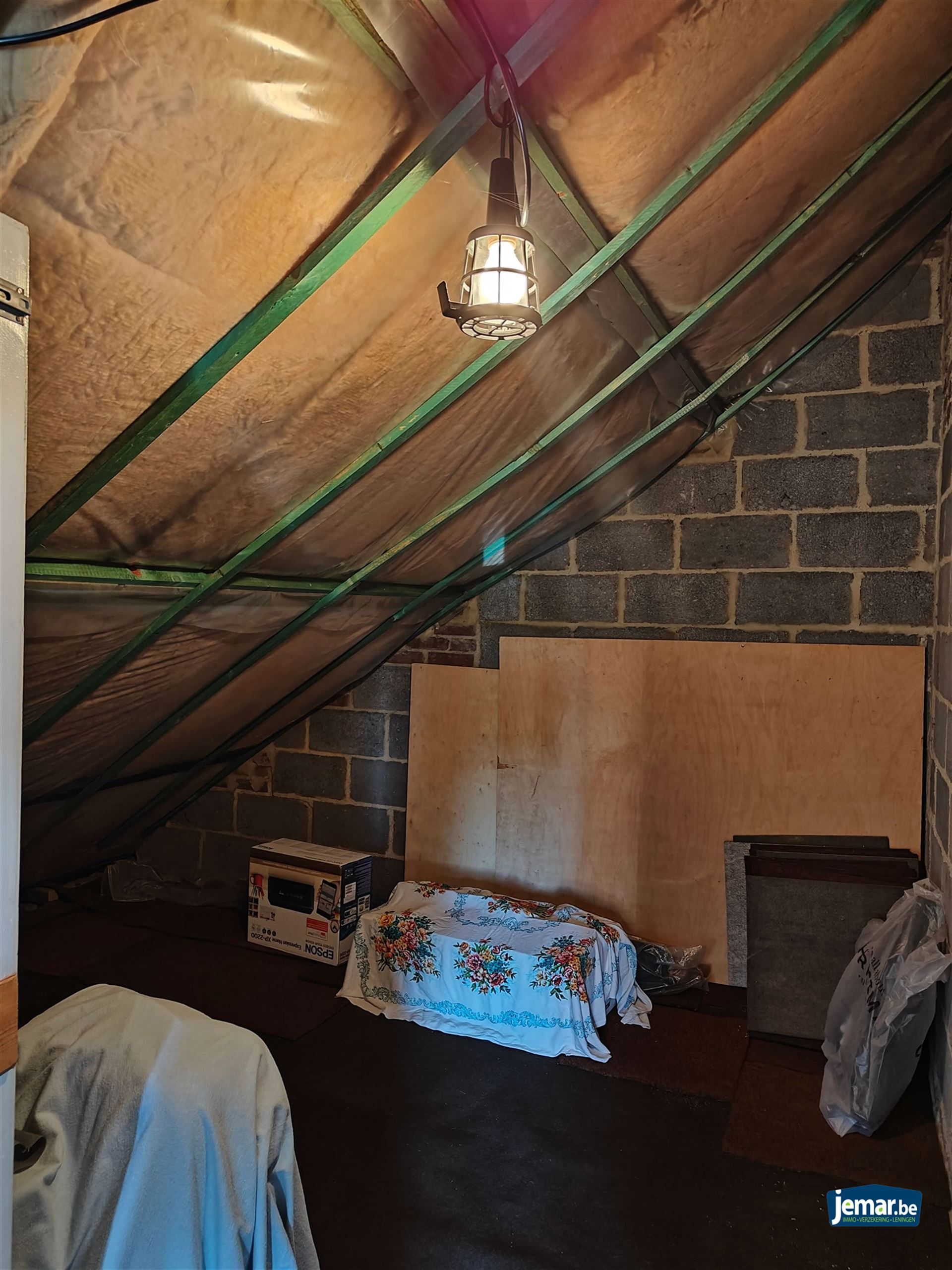 Half- open woning met 4 slaapkamers en apart garage foto 19