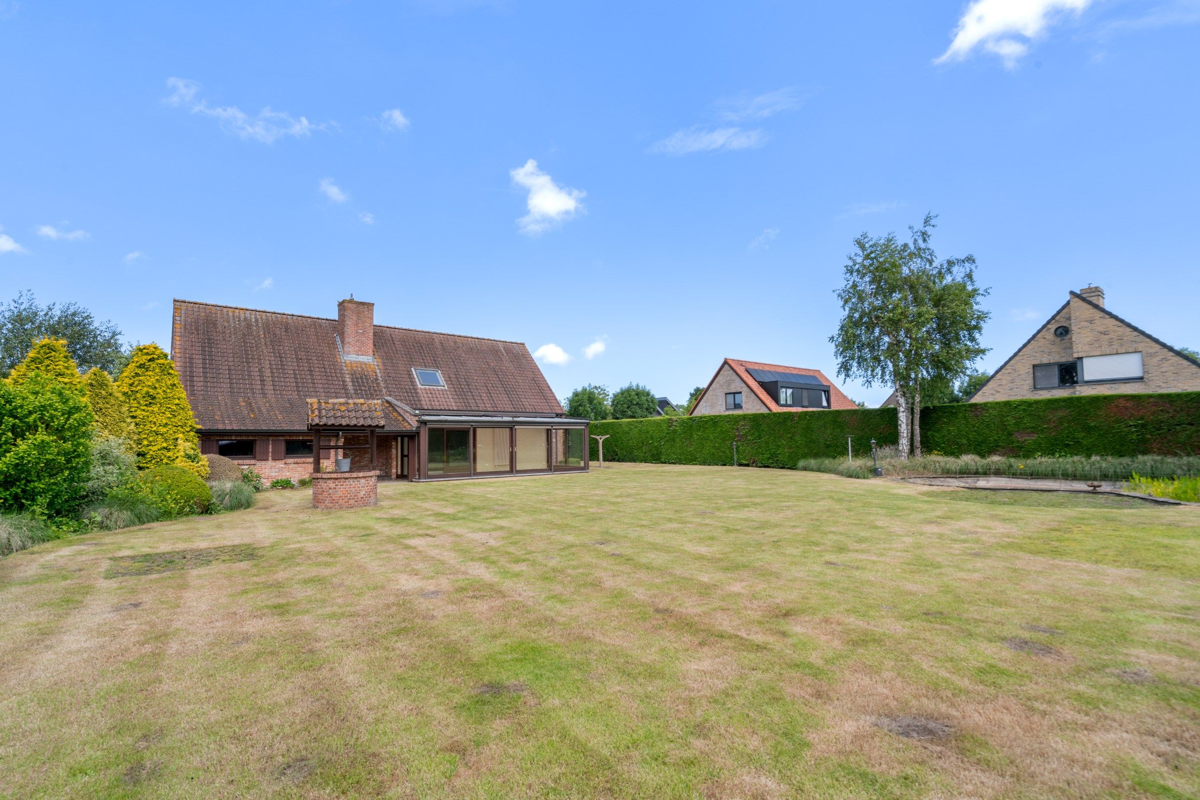 Imposante villa op perceel van 1.229 m² grond te Knokke foto {{pictureIndex}}