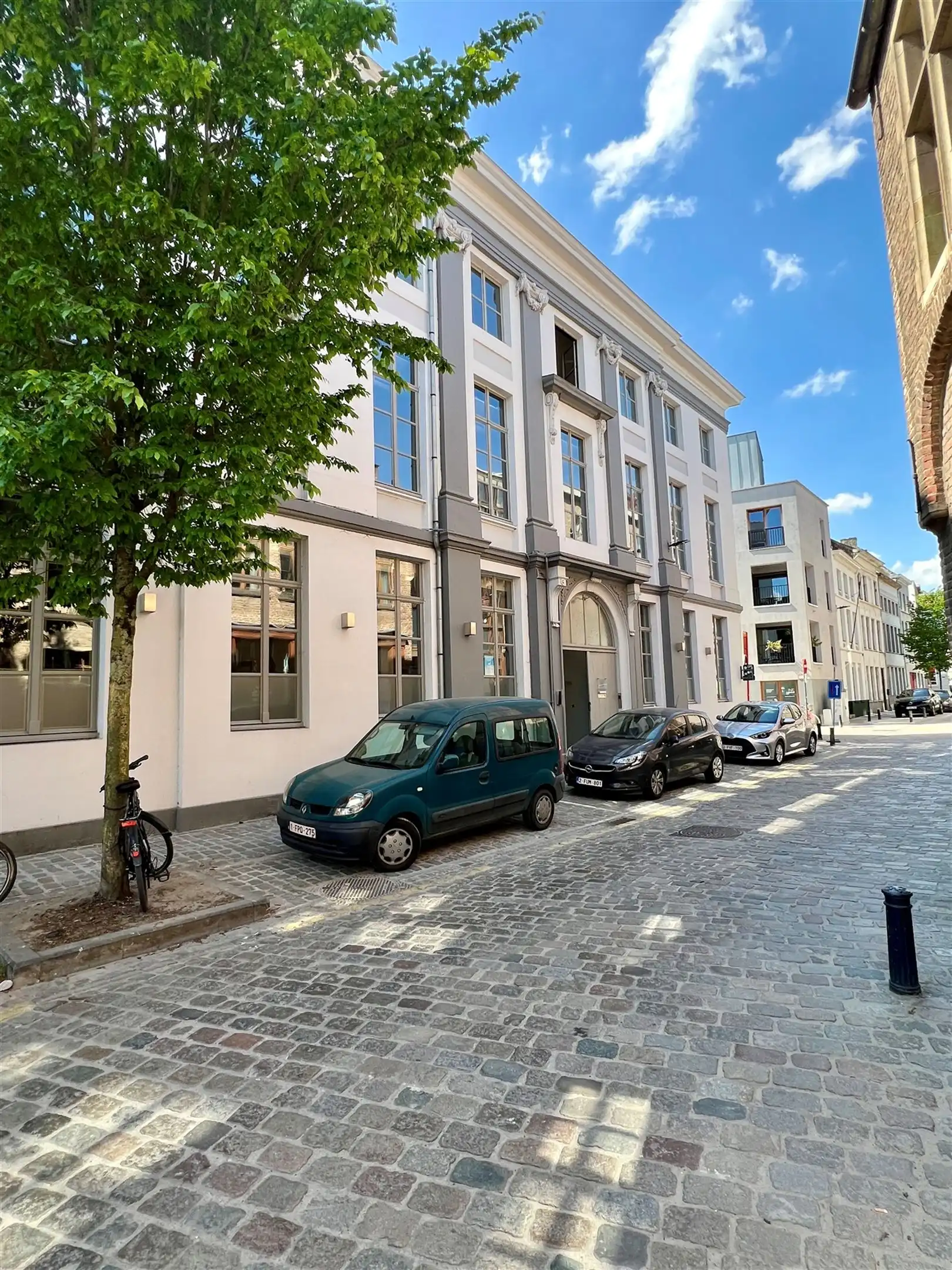 Karaktervolle kantoorruimtes in hartje Gent foto {{pictureIndex}}