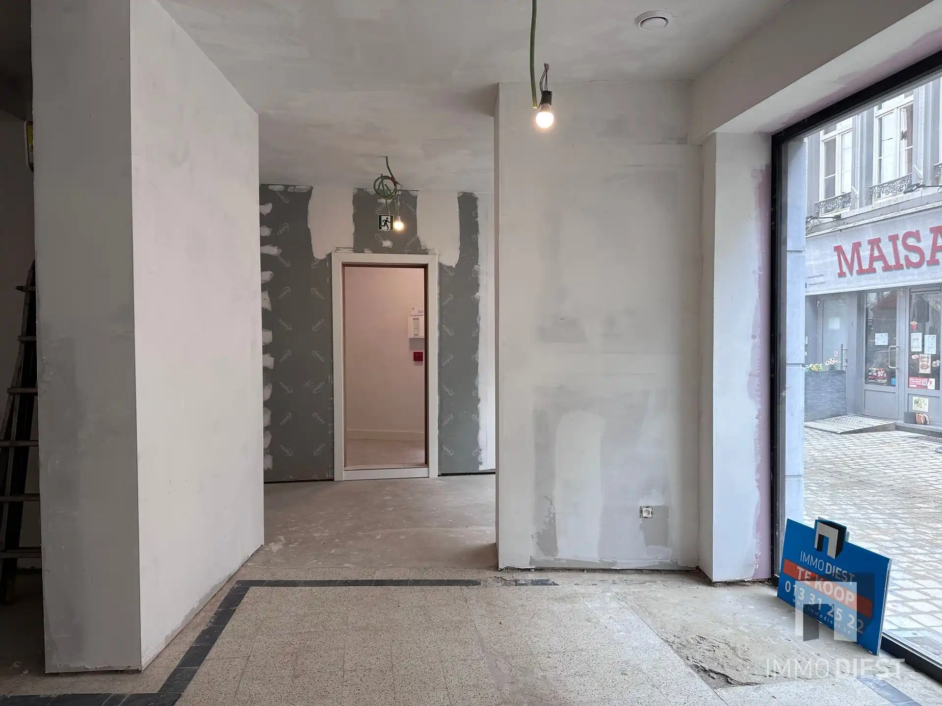 Opbrengsteigendom - 3 gloednieuwe appartementen + 1 handelspand foto 4