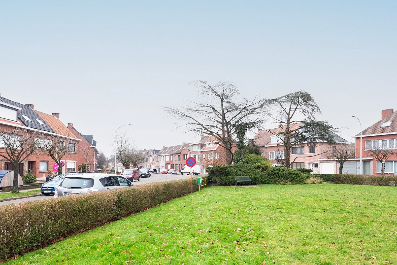 Ruime halfopen bebouwing met vijf slaapkamers foto 5