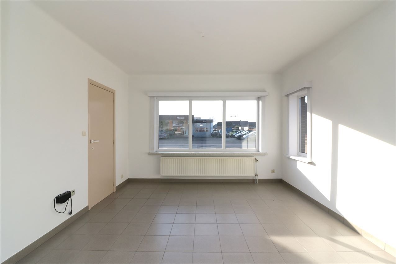 Woning met 2 slpk, terras, autostaanplaats onder de carport foto 33