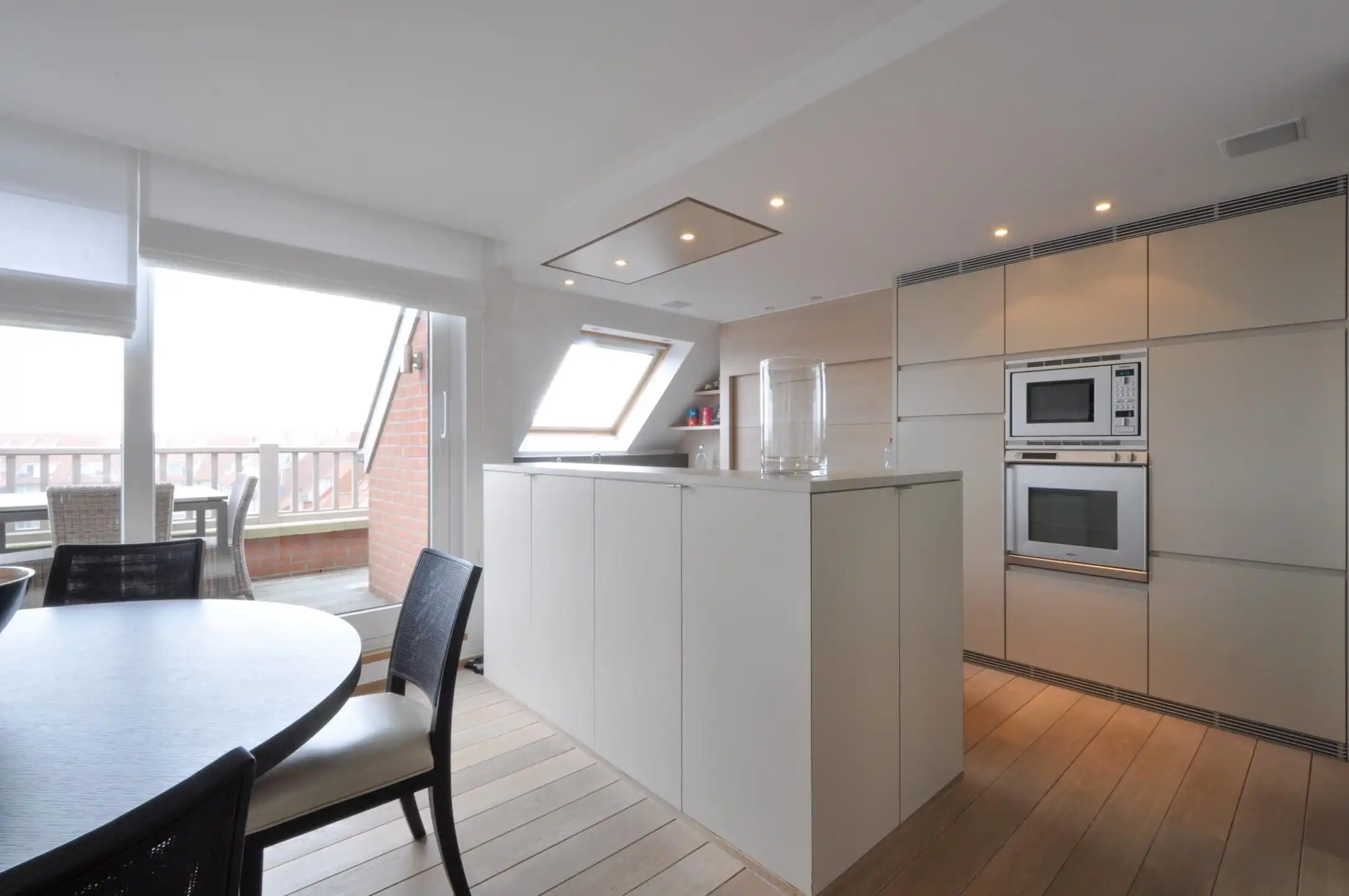 Elegant gemeubeld duplexappartement op de Dumortierlaan foto 10