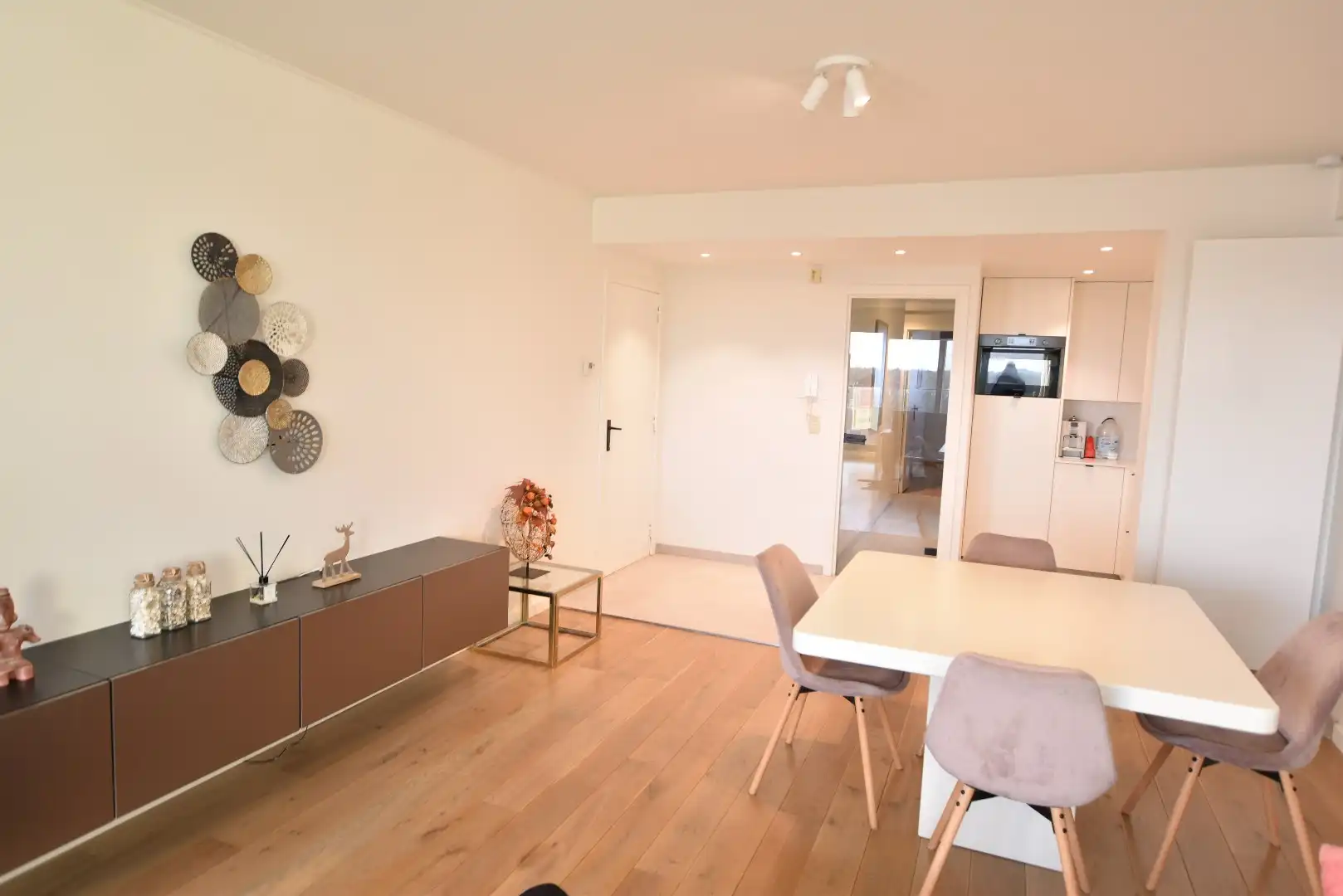 Gemeubeld appartement op de vijfde verdieping gelegen in hartje Zoute op enkele passen van het Albertplein en de zee foto 6