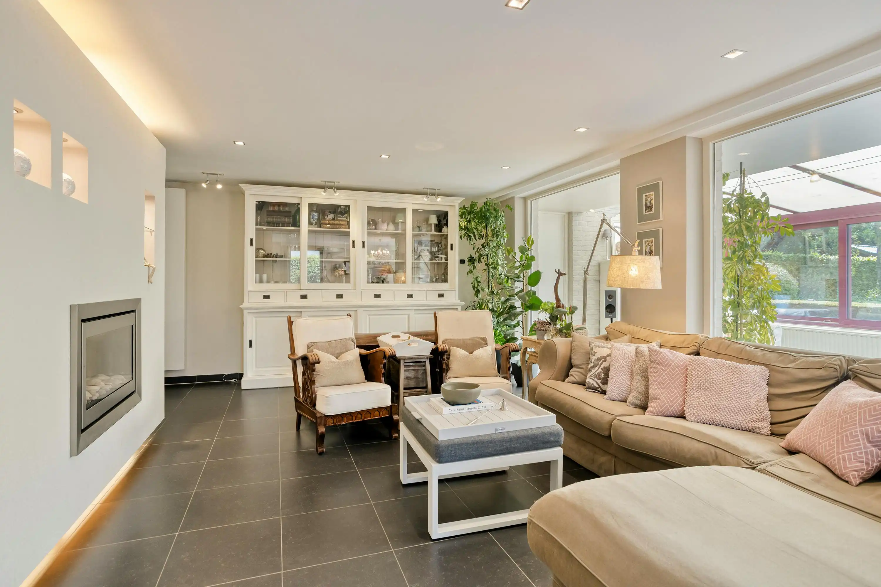 Instapklare gezinswoning met 4 slaapkamers en tuin te Kuringen foto 3
