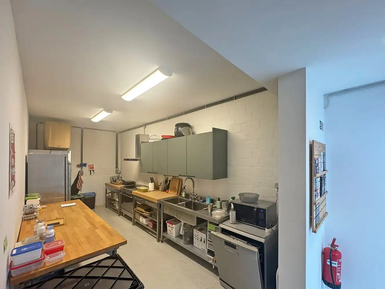 Ruime handelszaak (+/- 121 m²) op een goede en centrale locatie te Berchem! foto 11