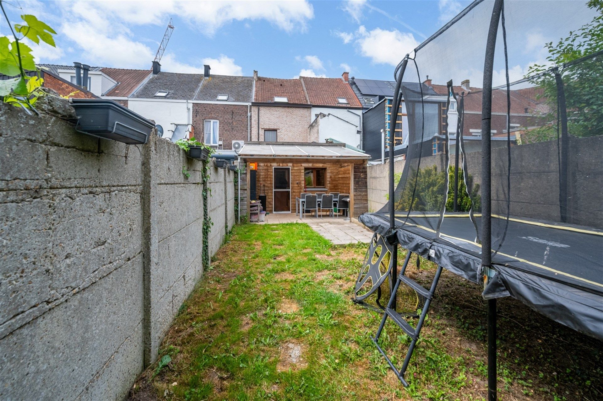 Instapklare rijwoning met 3 ruime slaapkamers, garage en tuin in hartje Aalst foto 9