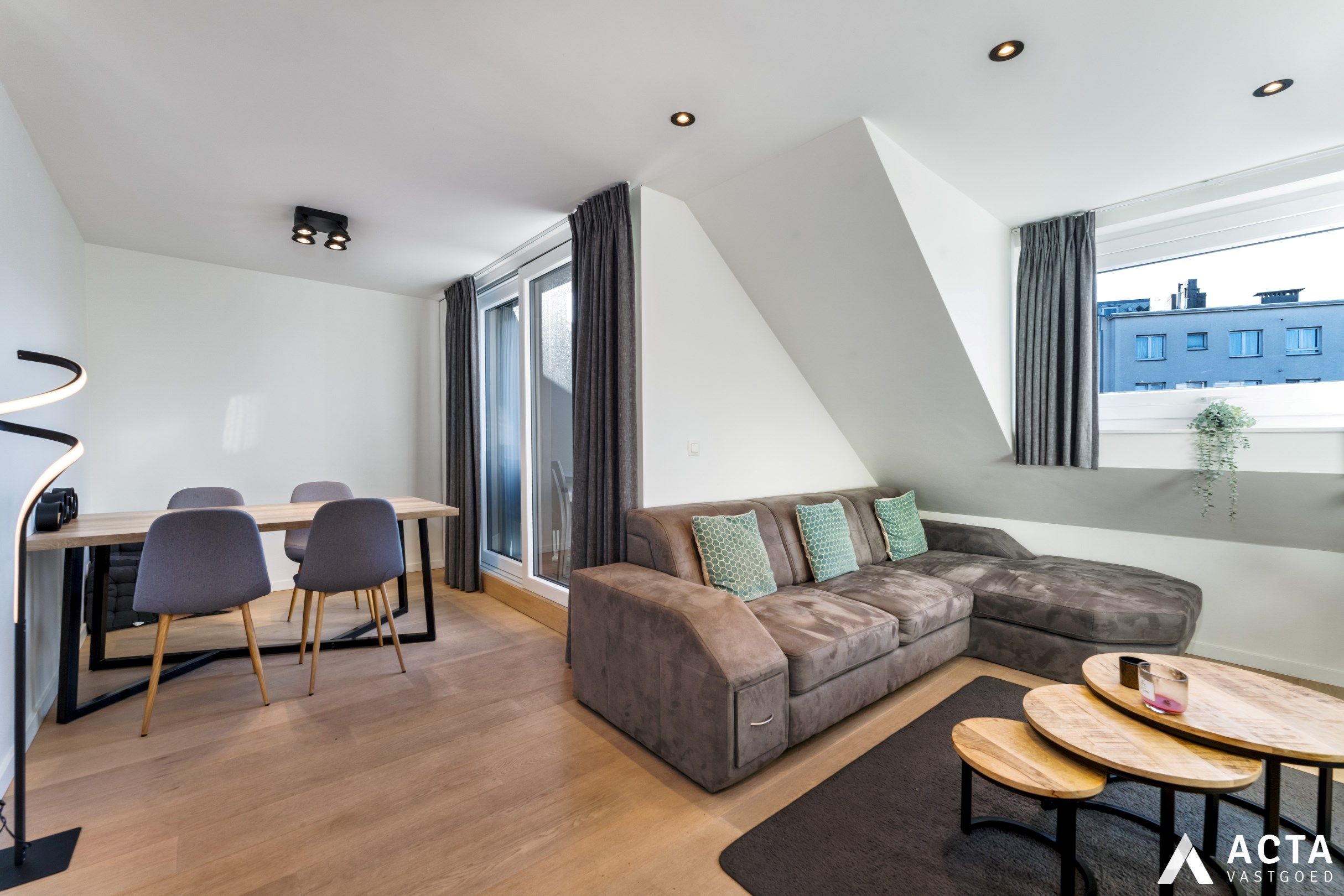 Gerenoveerd duplexappartement met twee slaapkamers aan de Visserskaai van Oostende foto 4