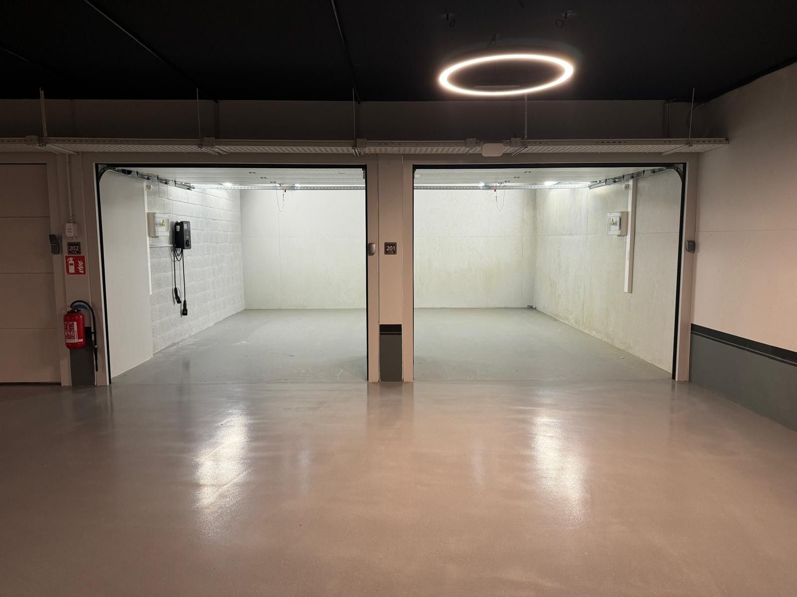 Ruime garagebox te huur onder het Albertplein! foto 2