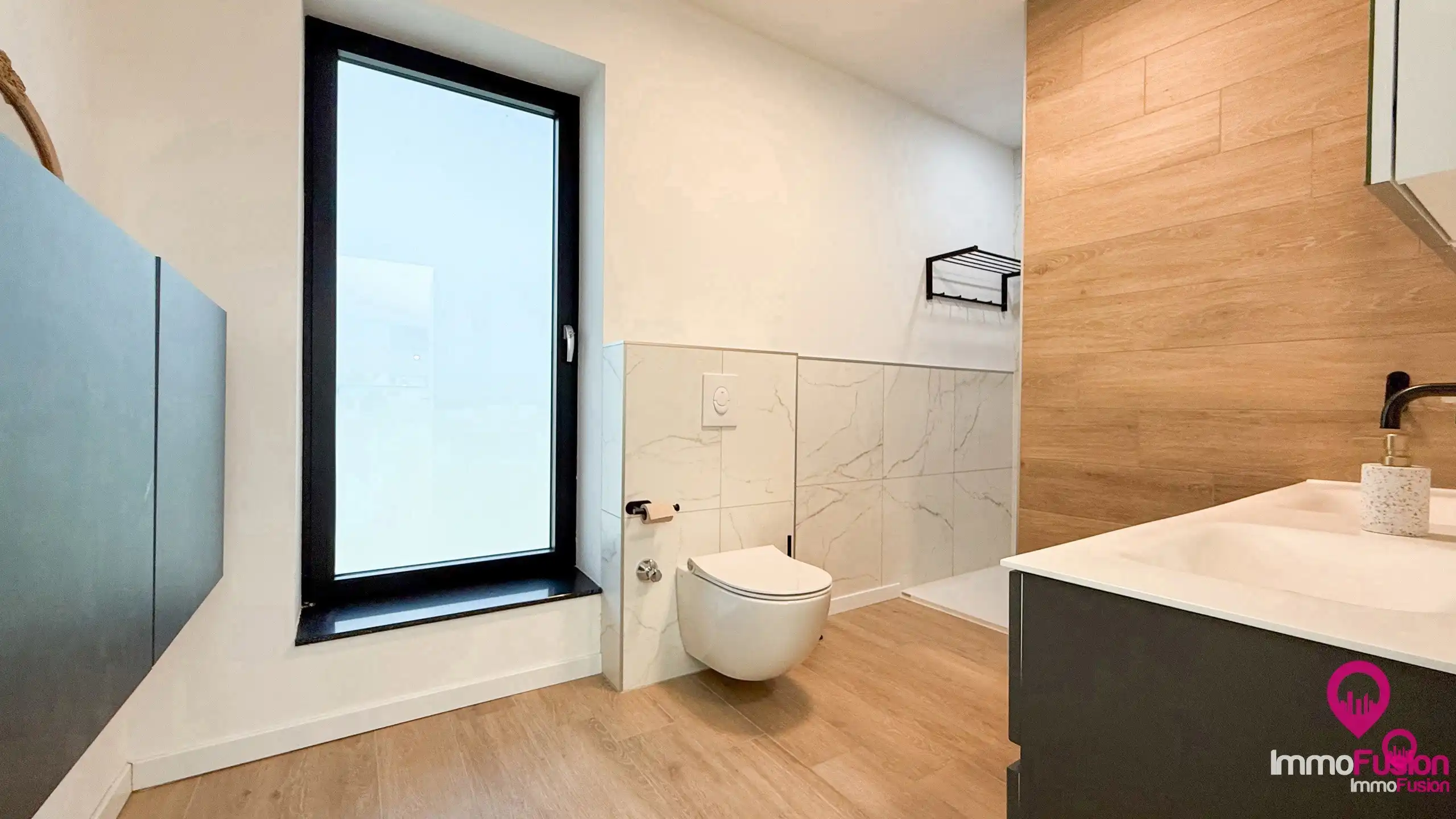 Instapklare villa met 4 slpk., laadpaal en zonnepanelen! foto 39