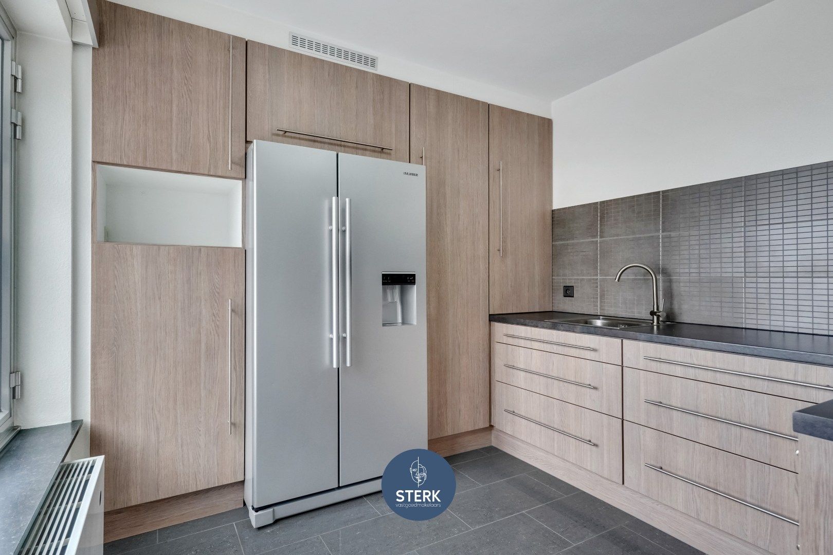 INSTAPKLAAR APPARTEMENT MET 2 SLPKS OP EEN CENTRALE LOCATIE TE REKEM !  foto 9