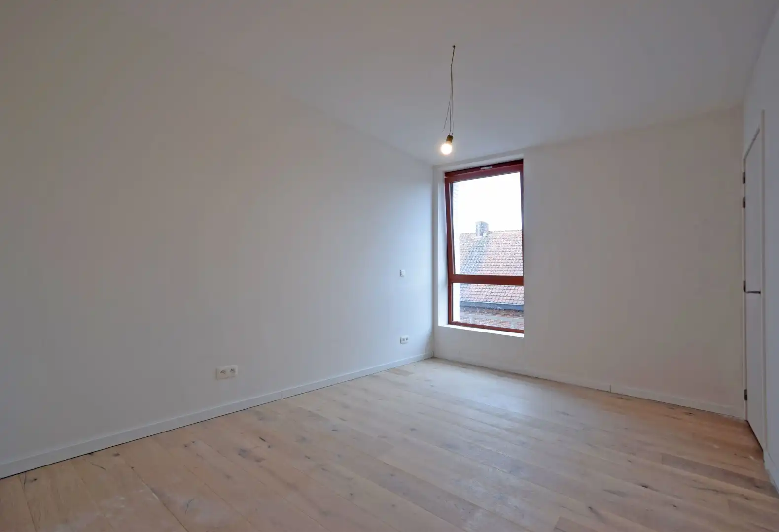 INSTAPKLAAR EEN SLAAPKAMER APPARTEMENT MET PARKEERPLAATS EN BERGING foto 10