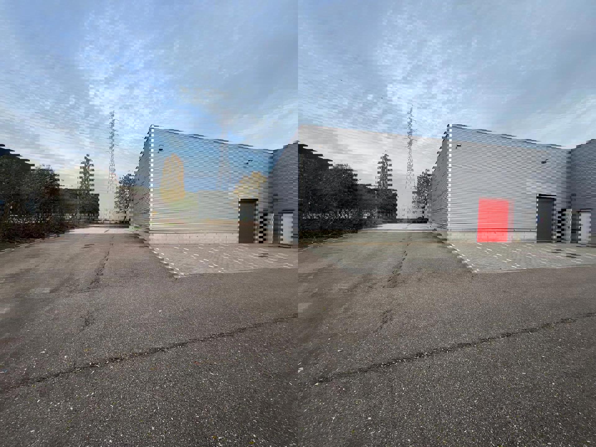 Modern alleenstaand bedrijfsgebouw te Genk foto 3