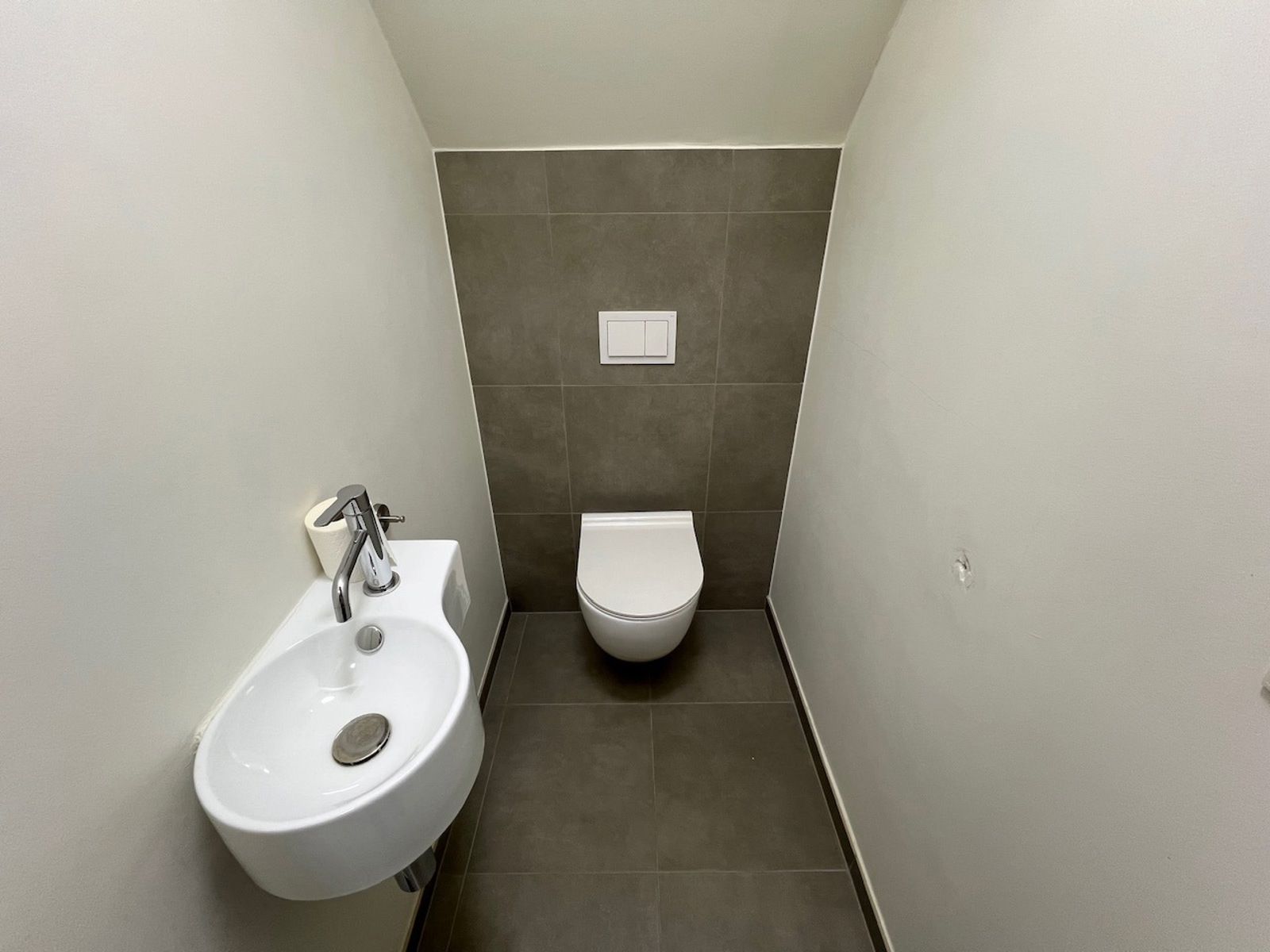 Recent dakapp met 2slpk, terras en parking foto 14