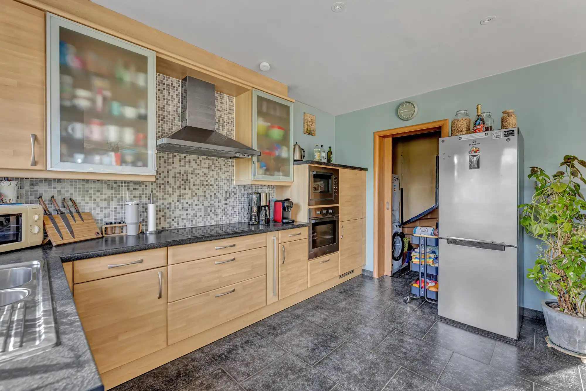 Prachtige HOB met 4 slaapkamers, ruime garage en grote tuin foto 8